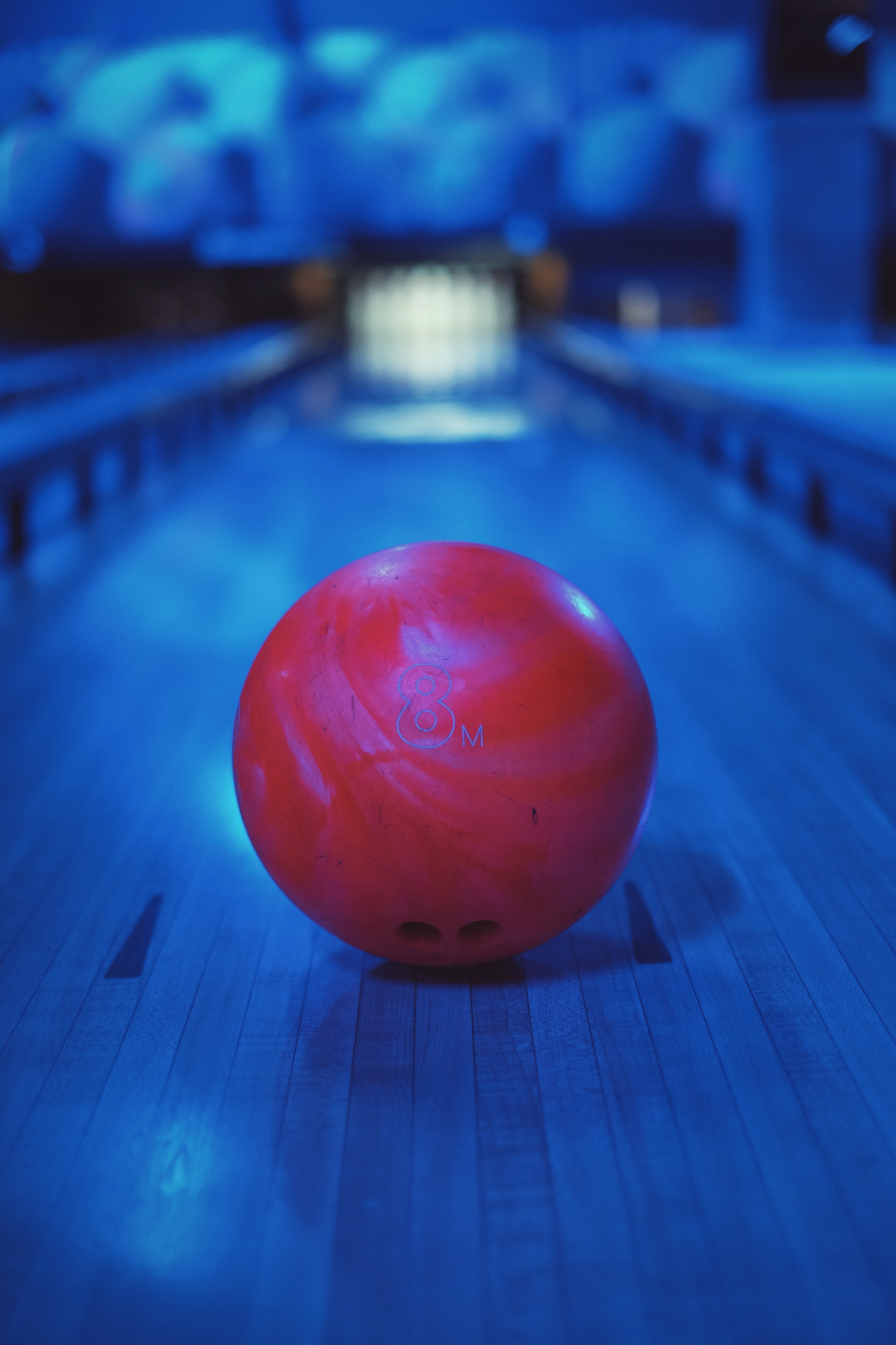 127574 Hintergrundbild herunterladen sport, rot, ball, runden, runde, bowling - Bildschirmschoner und Bilder kostenlos