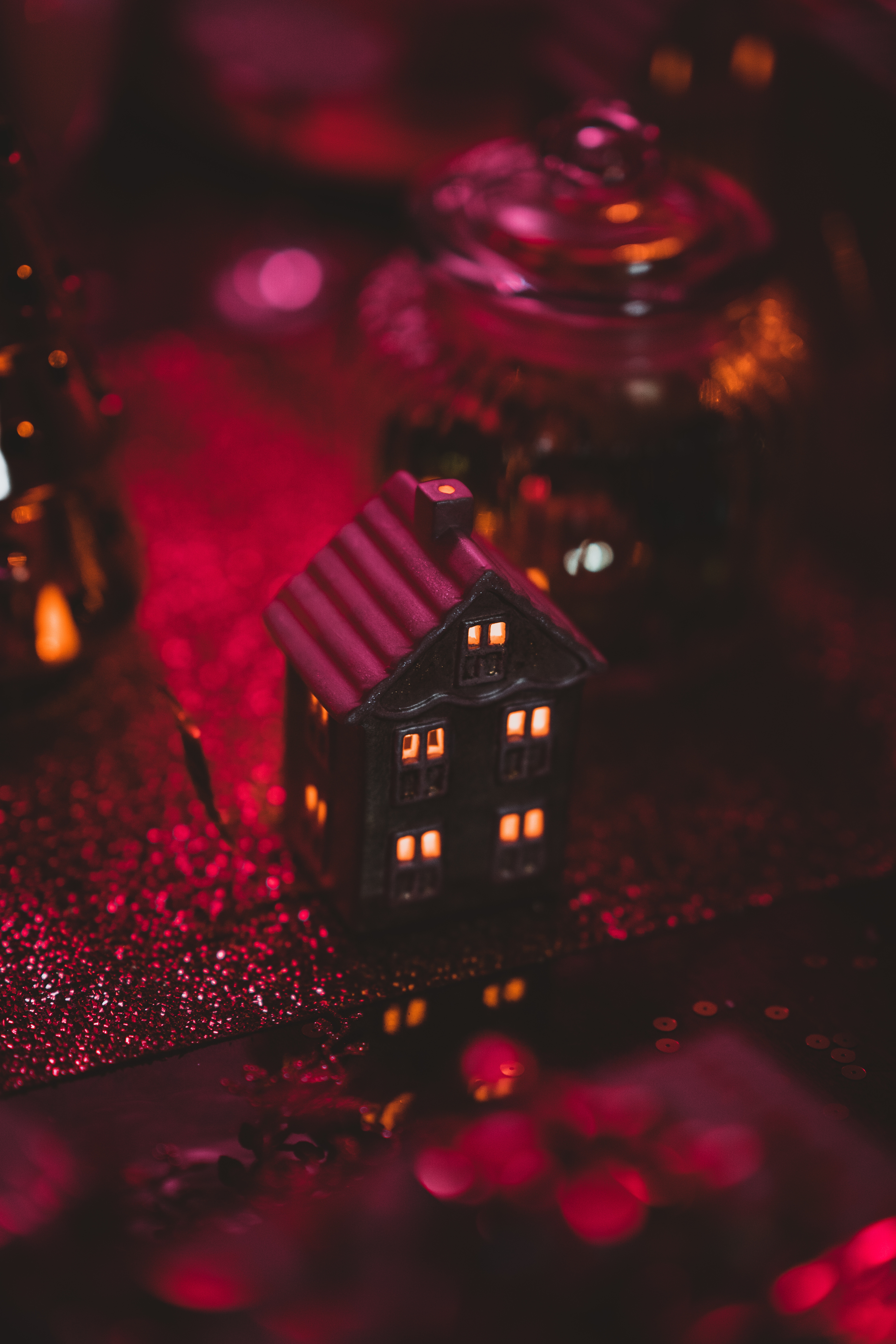 Free download wallpaper Shine, Christmas, Decoration, Holidays, New Year, Light, Lodge, Small House on your PC desktop