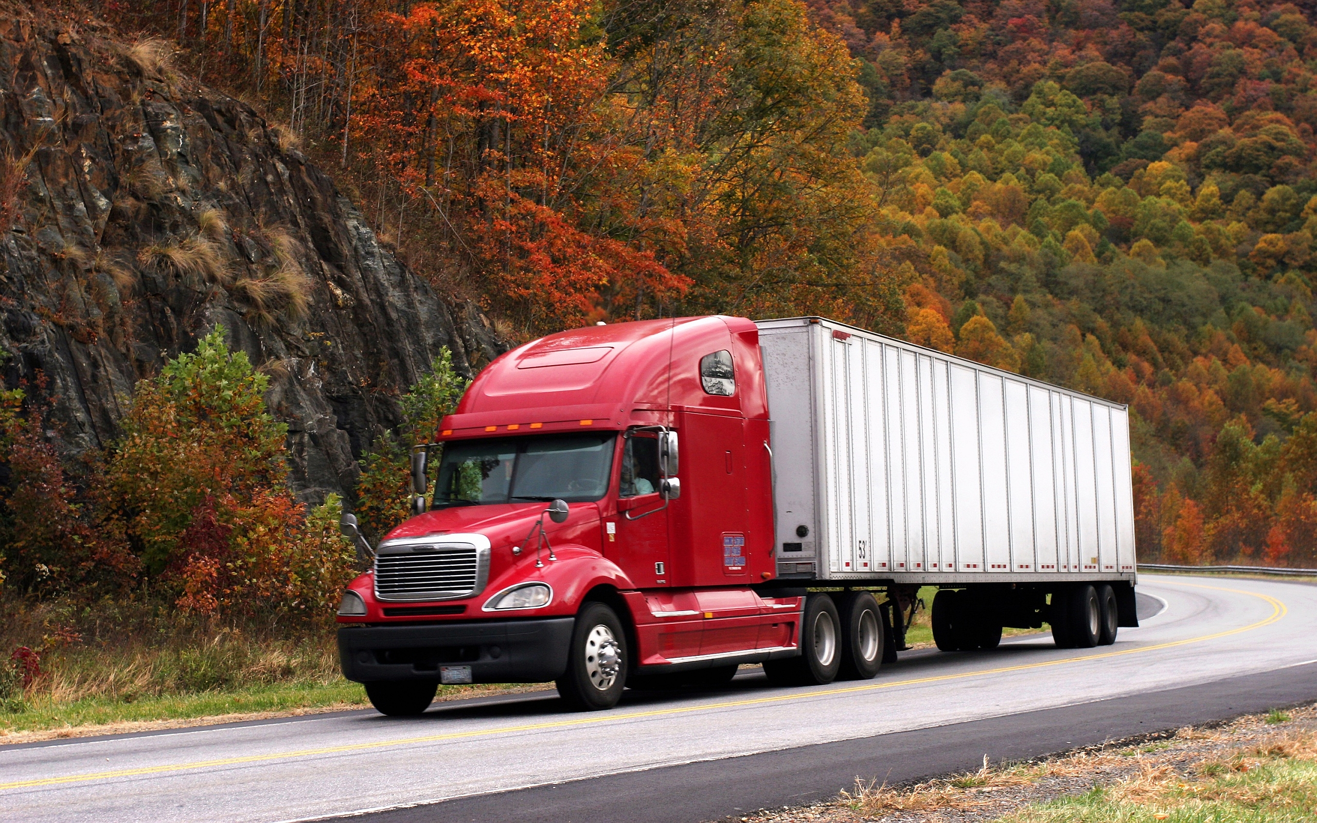 Freightliner Columbia с прицепом