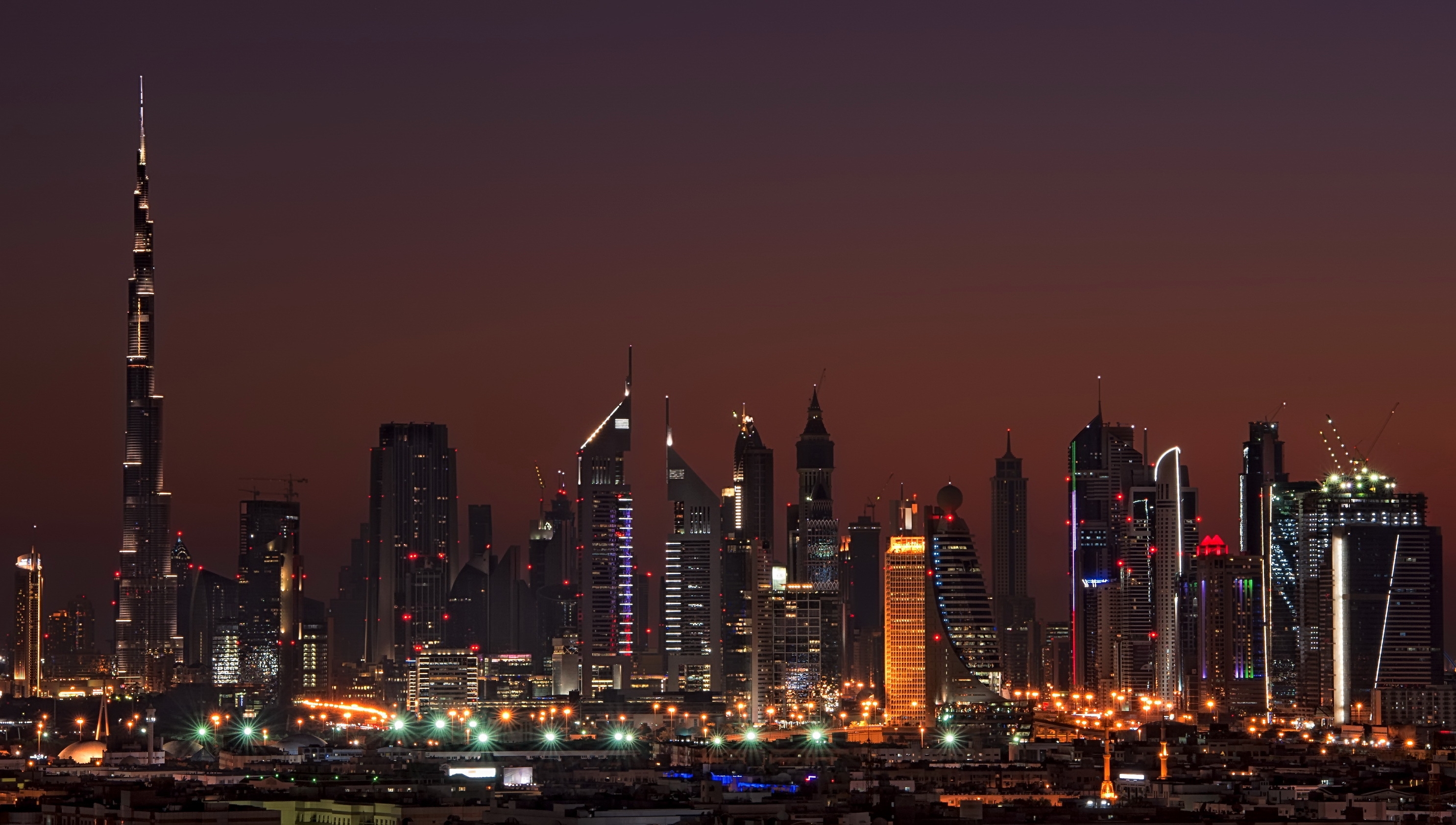 Скачать картинку Арабские Эмираты, Высотки, Ночь, Города, Дубай, Дома в телефон бесплатно.