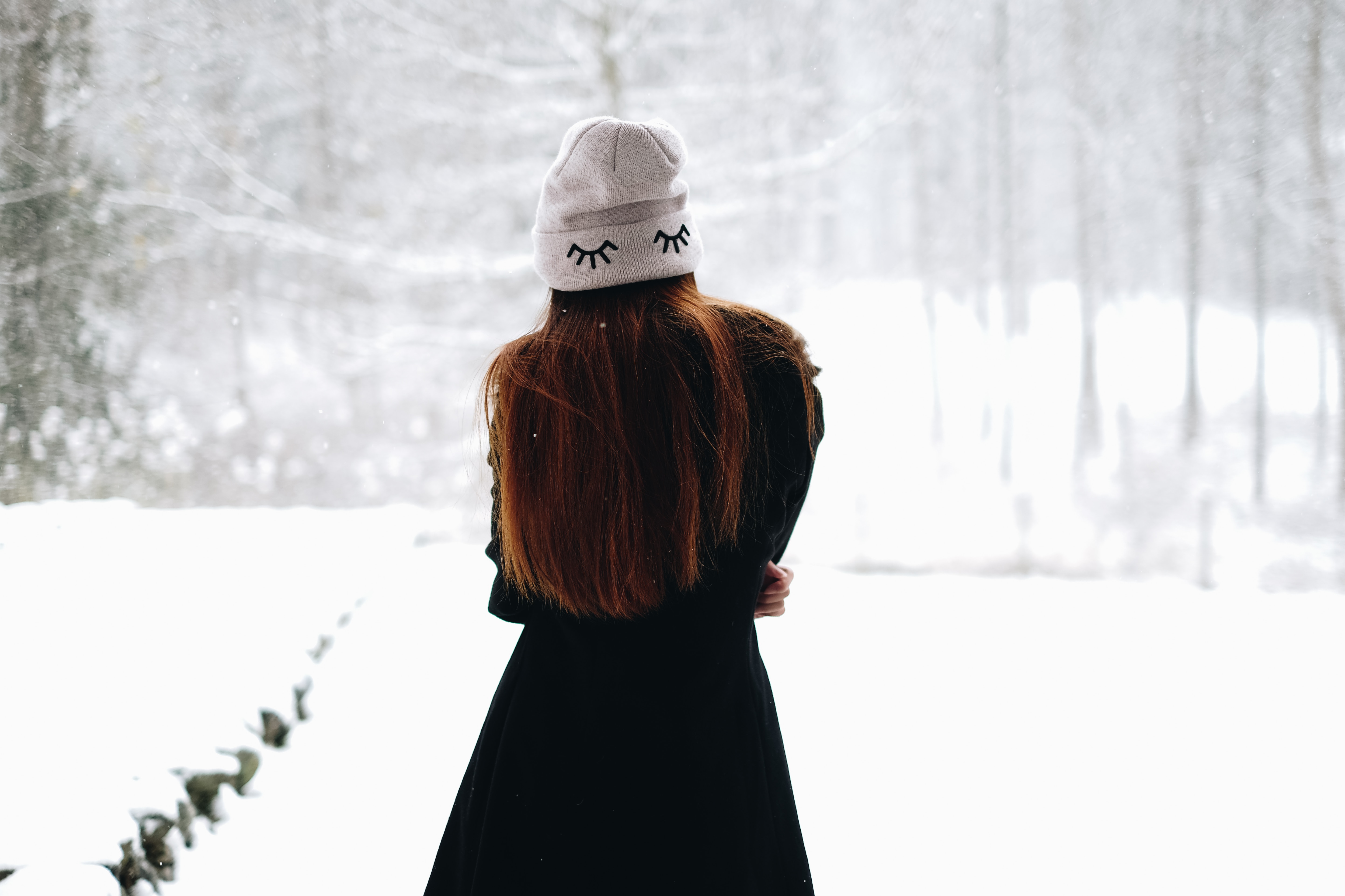 64502 скачать картинку девушка, зима, снег, разное, волосы, шапка - обои и заставки бесплатно