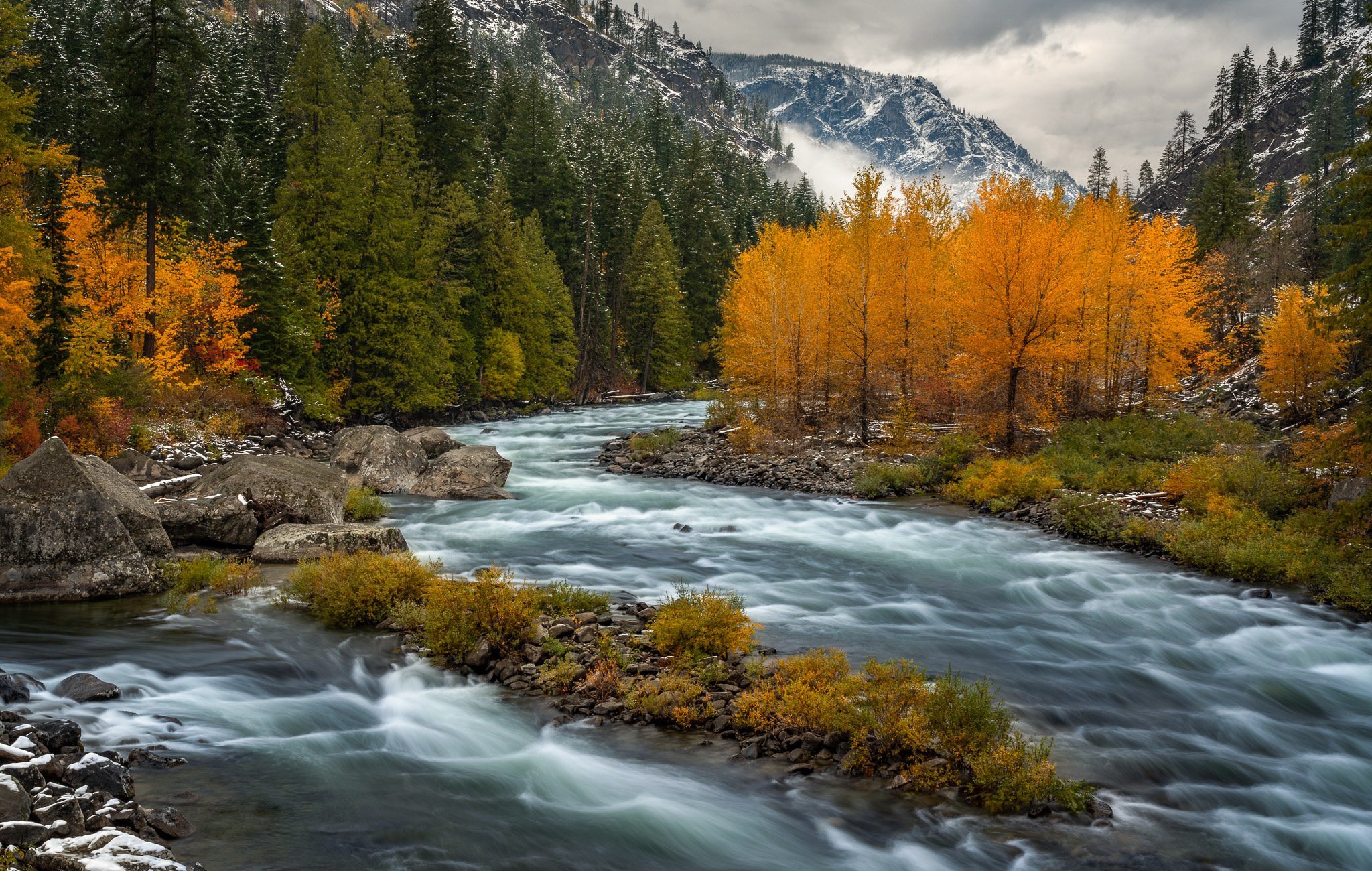 Осень горы река