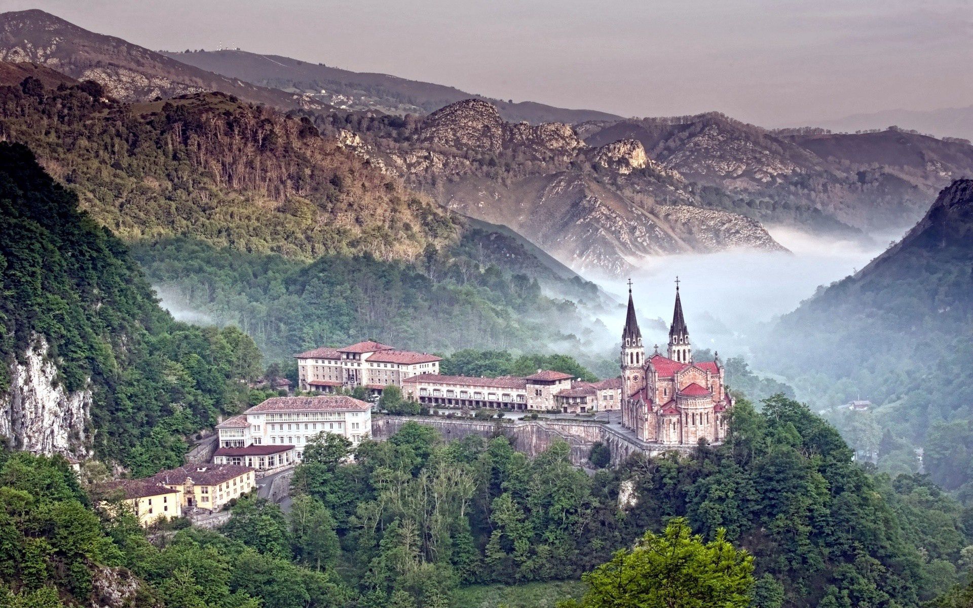 Free HD spain, cities, mountains, lock, cathedral, asturias, picos de europa ridge