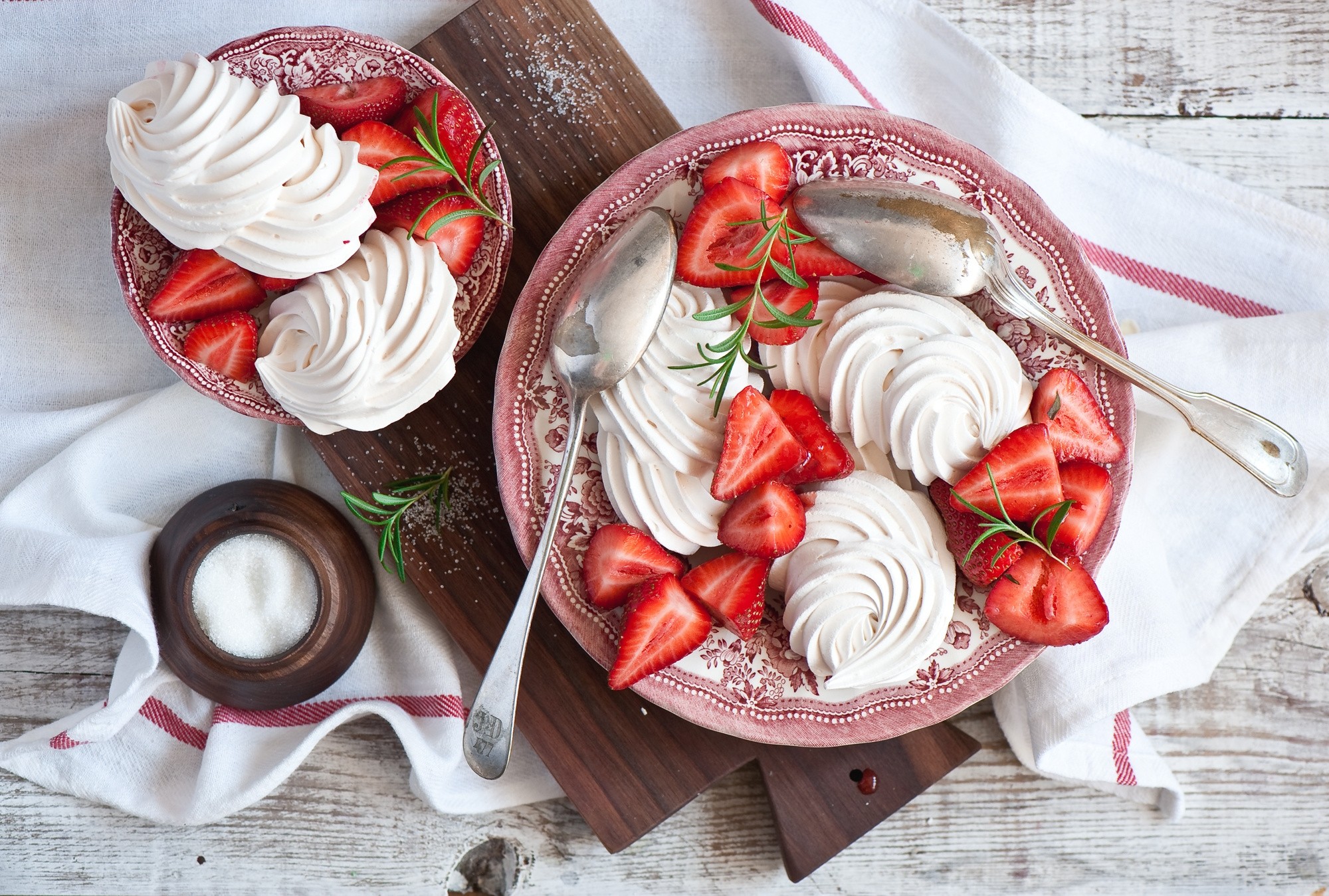 58687 télécharger l'image fraise, nourriture, désert, doux, sucré, crème - fonds d'écran et économiseurs d'écran gratuits