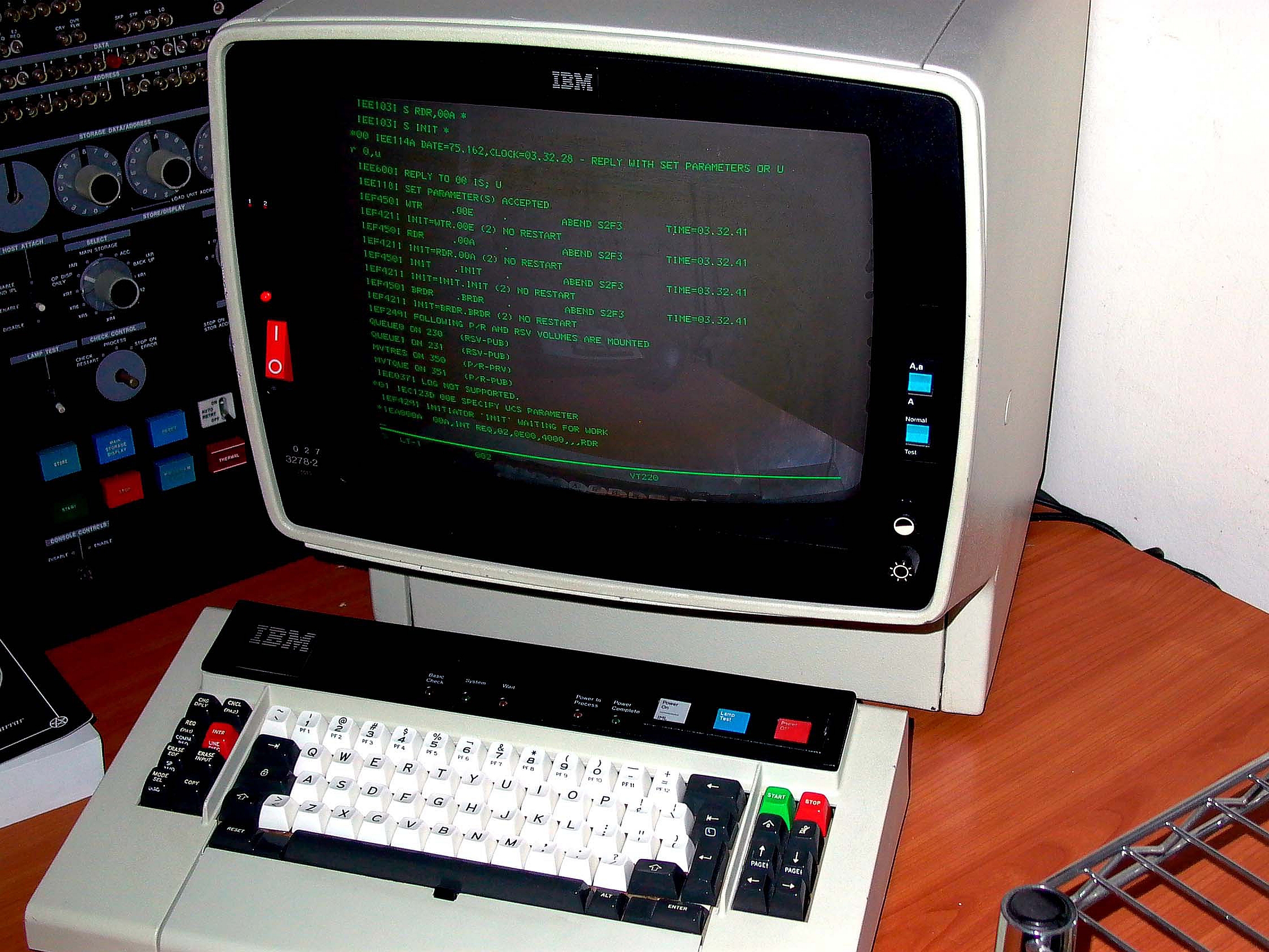 Монитор операционной системы. Терминал IBM 2250. Монитор для компьютеров - IBM 2250. ПК IBM 2000. IBM Computer 2022.
