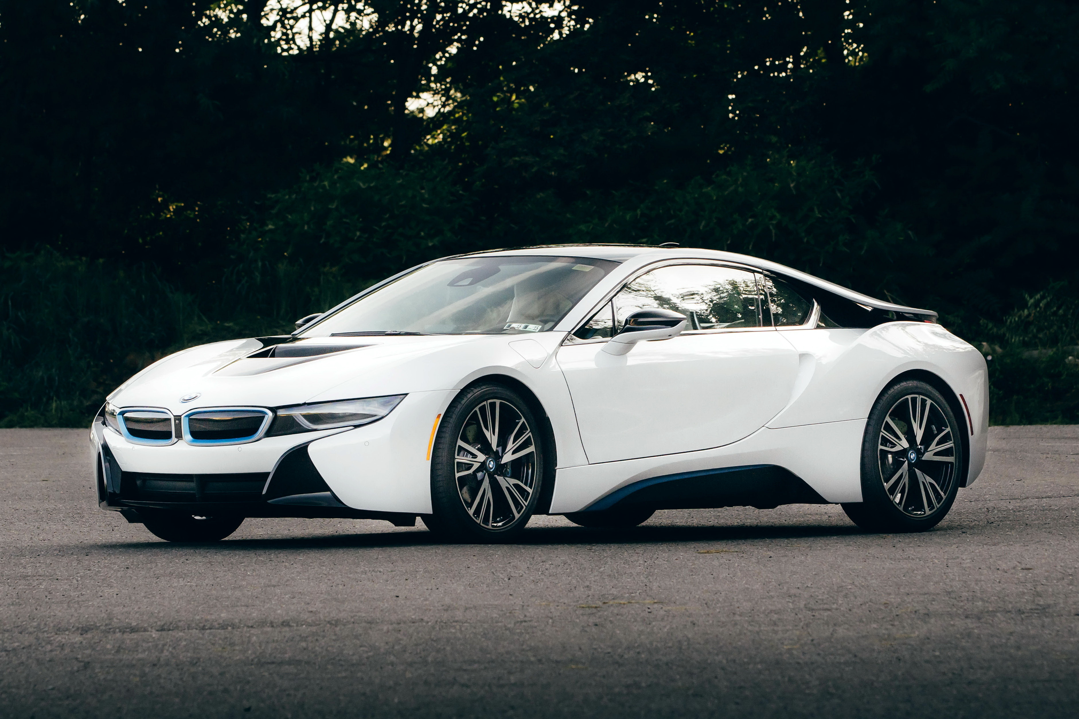 Ае 8. BMW i8 2014. BMW i8 White. BMW i8 Coupe 2018 sportscar. БМВ i8 белая.