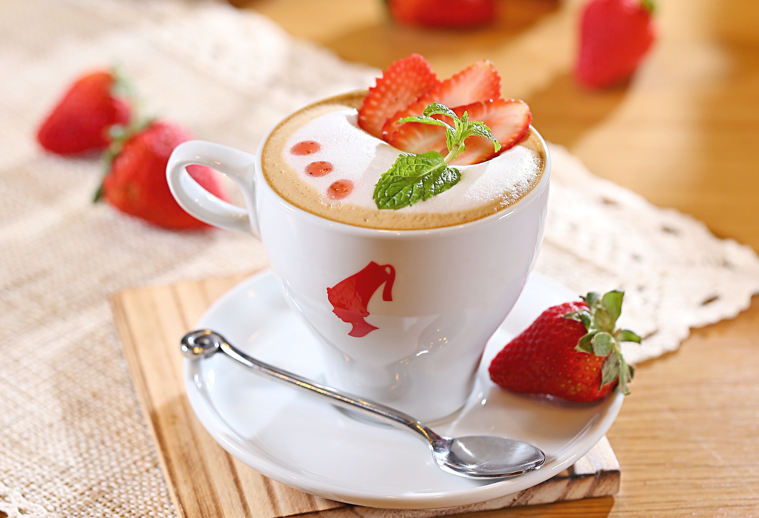 Download mobile wallpaper Foam, Food, Sweet, Cappuccino, Strawberry for free.