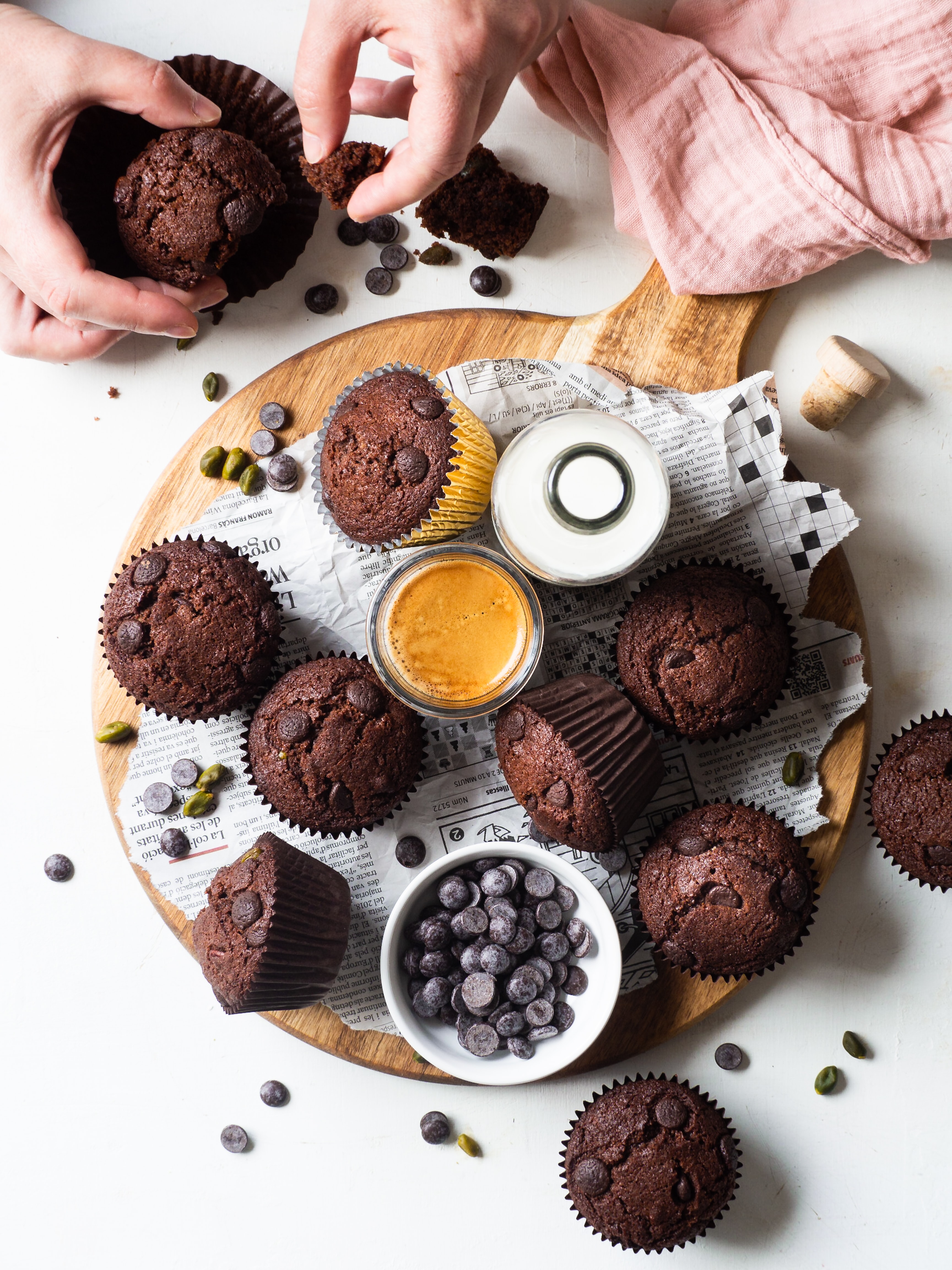 chocolate, food, desert, hands, cupcakes 2160p