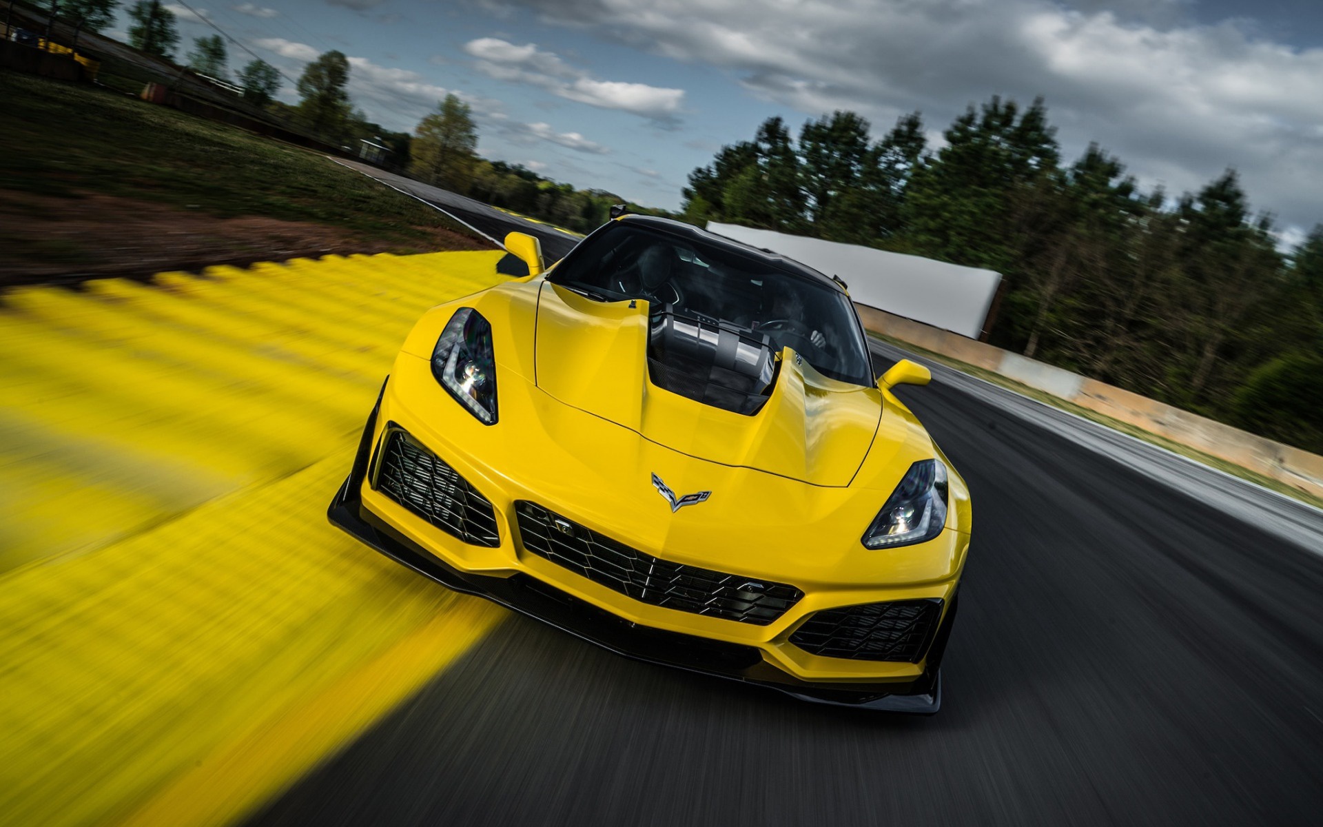 Chevrolet Corvette c7 zr1 Yellow