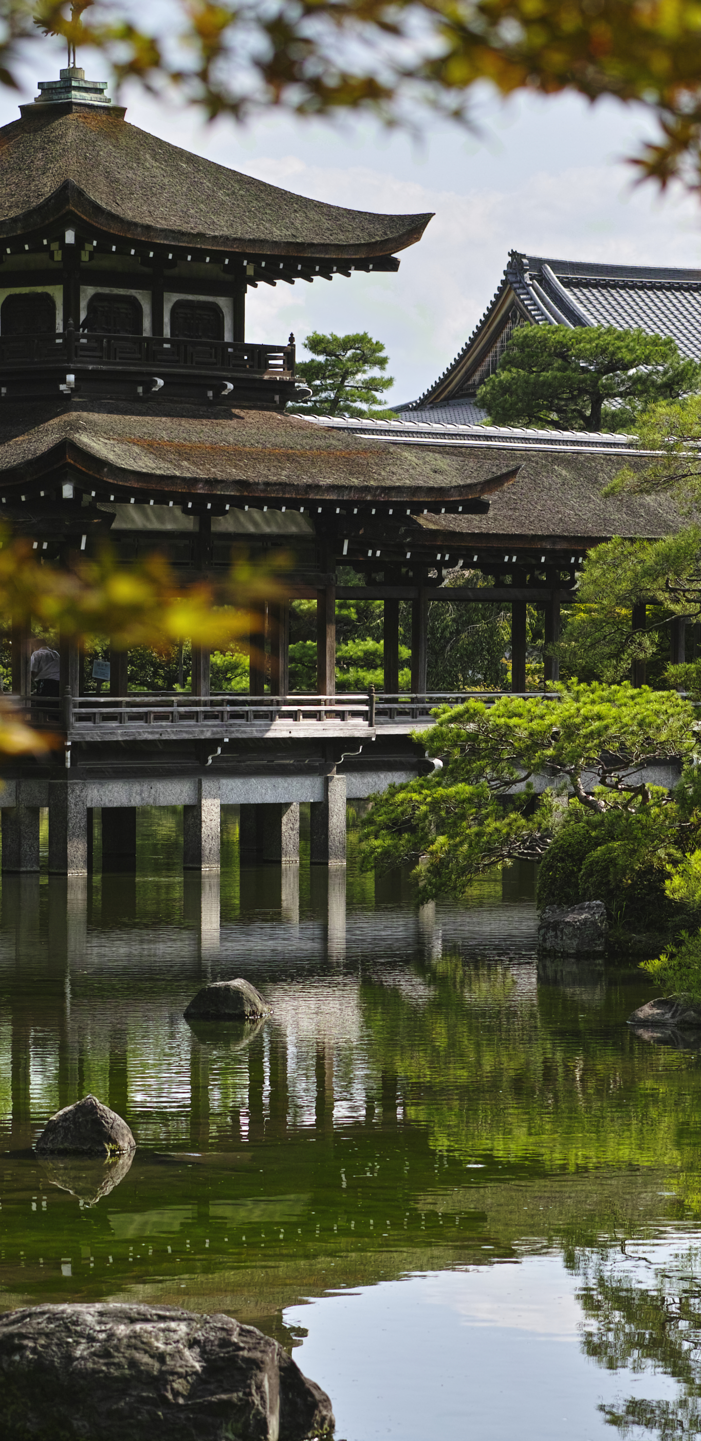 1136747 descargar fondo de pantalla hecho por el hombre, kioto, estanque, pagoda, pabellón, jardín, japón, ciudades: protectores de pantalla e imágenes gratis