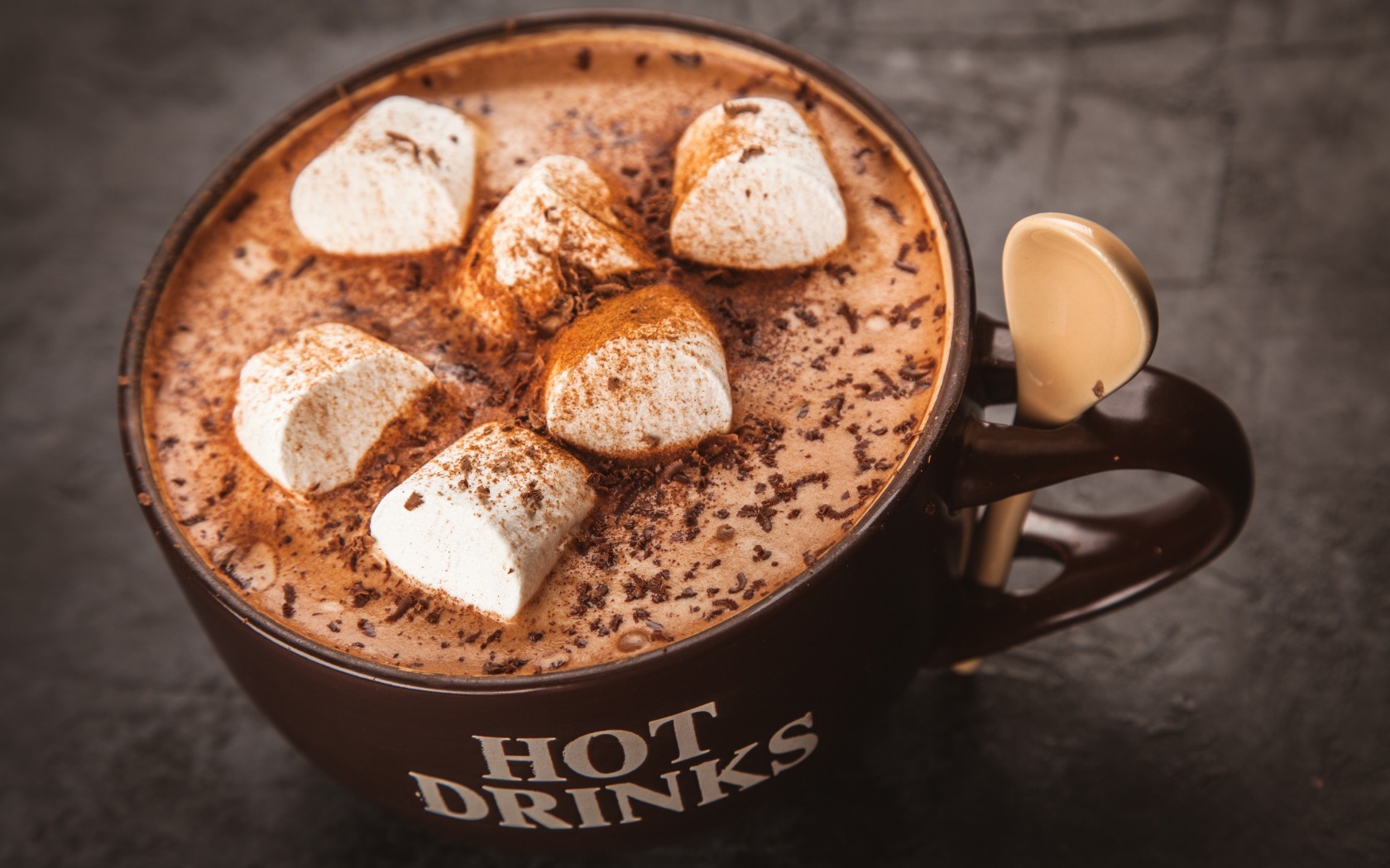 Hot chocolate. Какао с маршмеллоу Шоколадница. Муссвиль с маршмеллоу Акконд. Горячий шоколад с маршмеллоу. Какао с корицей и маршмеллоу.