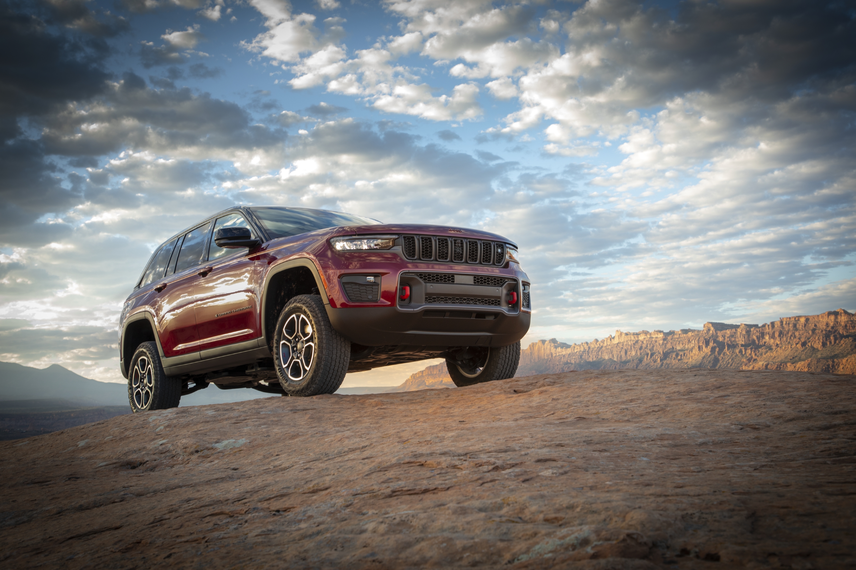 High Definition Jeep Grand Cherokee Trailhawk background