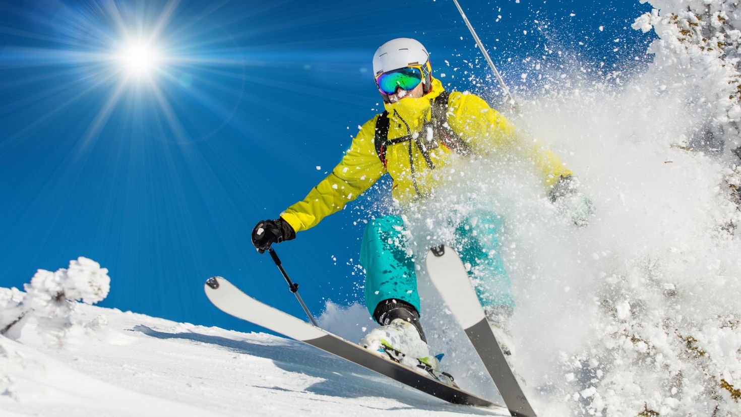 Ski continuous. Фристайл лыжник и сноубордист. Зимний спорт. Горные лыжи. Горнолыжные лыжи.