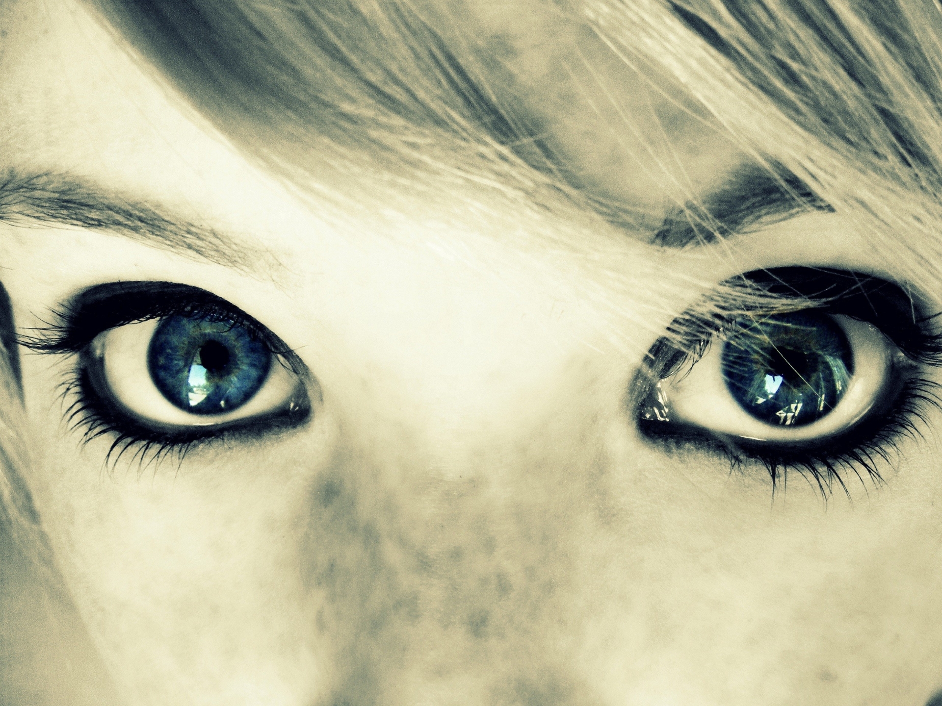Глаза девушки