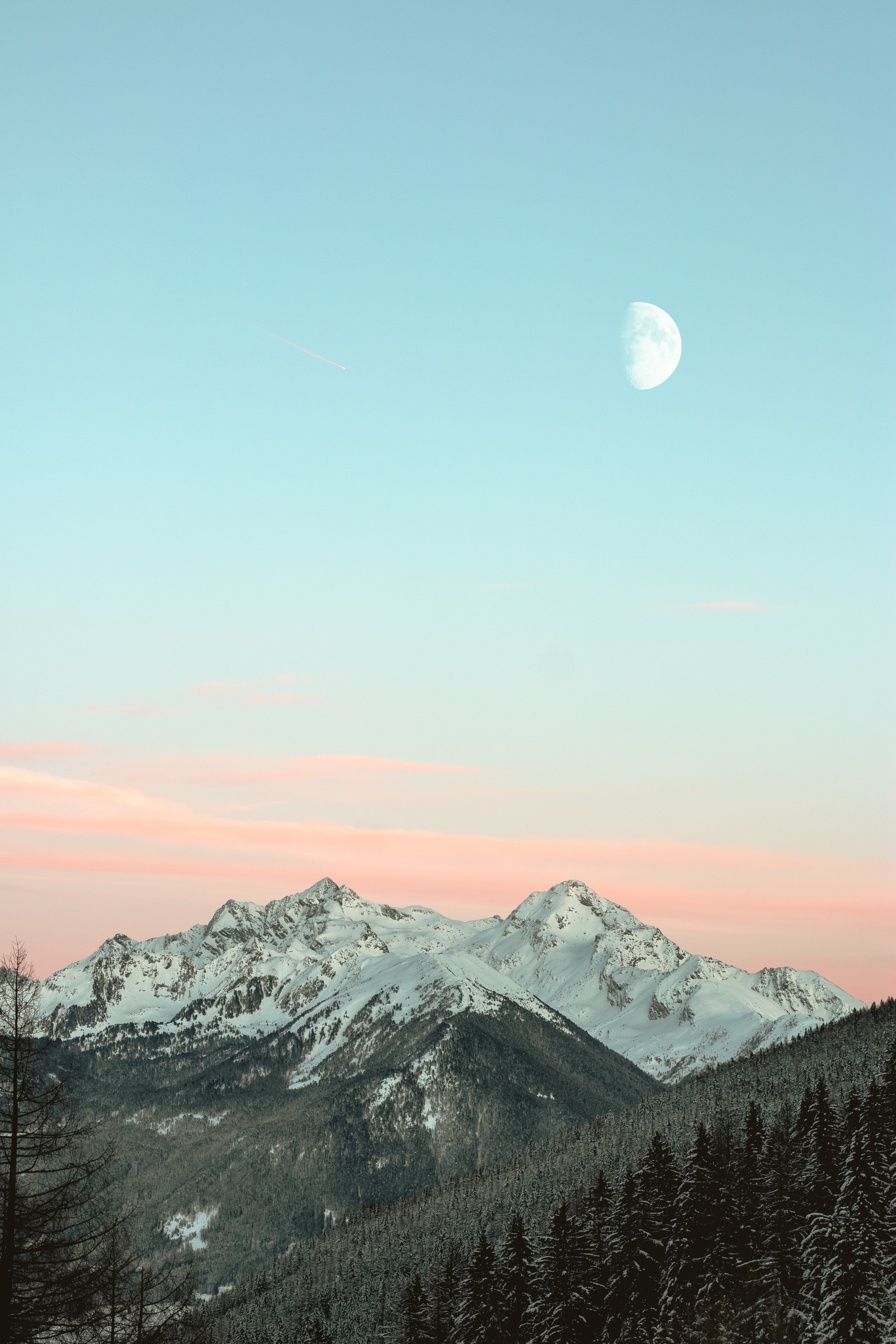 136146 Hintergrundbild herunterladen natur, sky, mountains, italien, scheitel, nach oben, schneebedeckt, snowbound - Bildschirmschoner und Bilder kostenlos