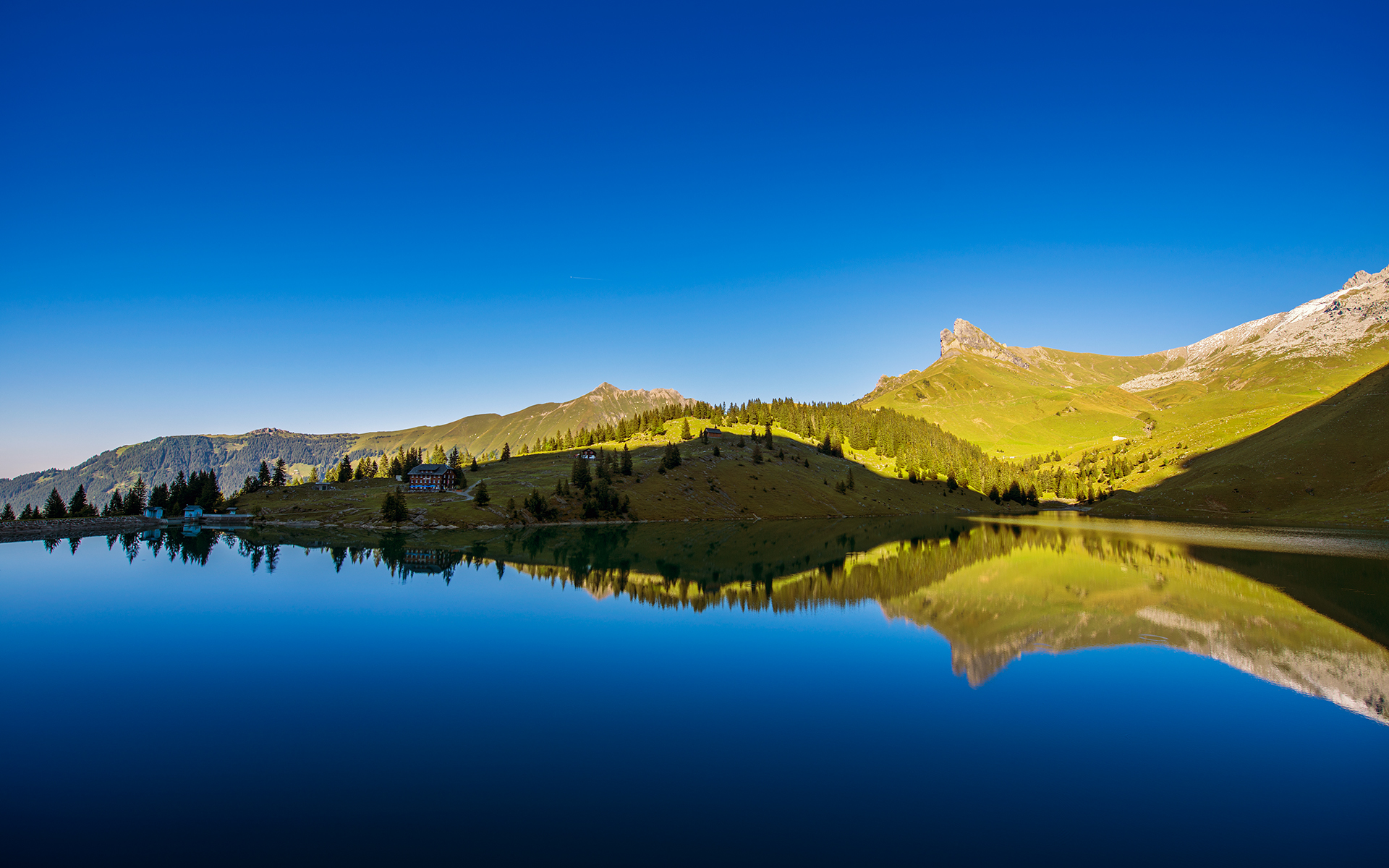 Озеро в Швейцарии