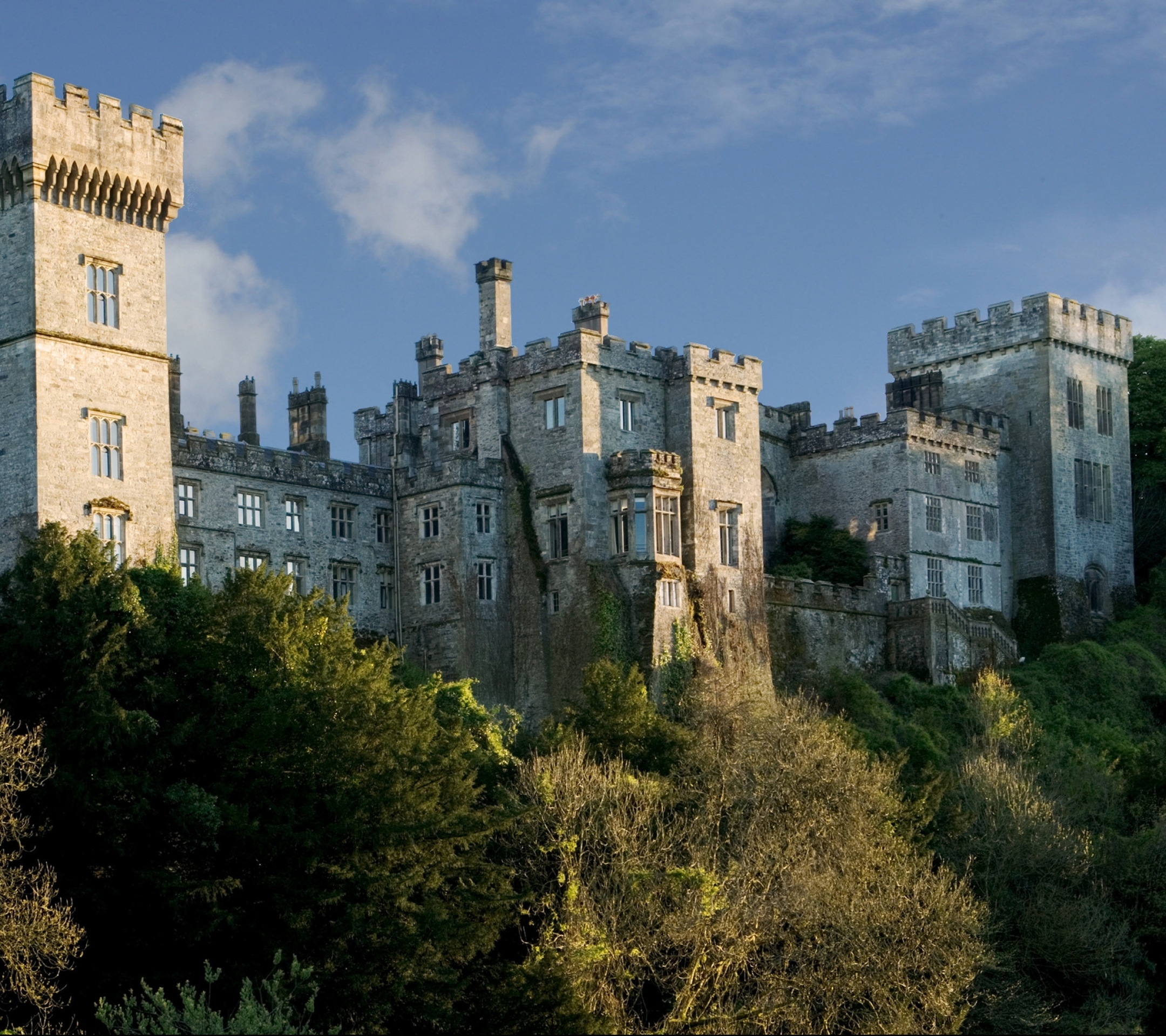 Castle бесплатный. Харлстон Англия замок. Замок Лисмор. Сторожевая башня замка Лисмор. Хайклифф Англия замок.