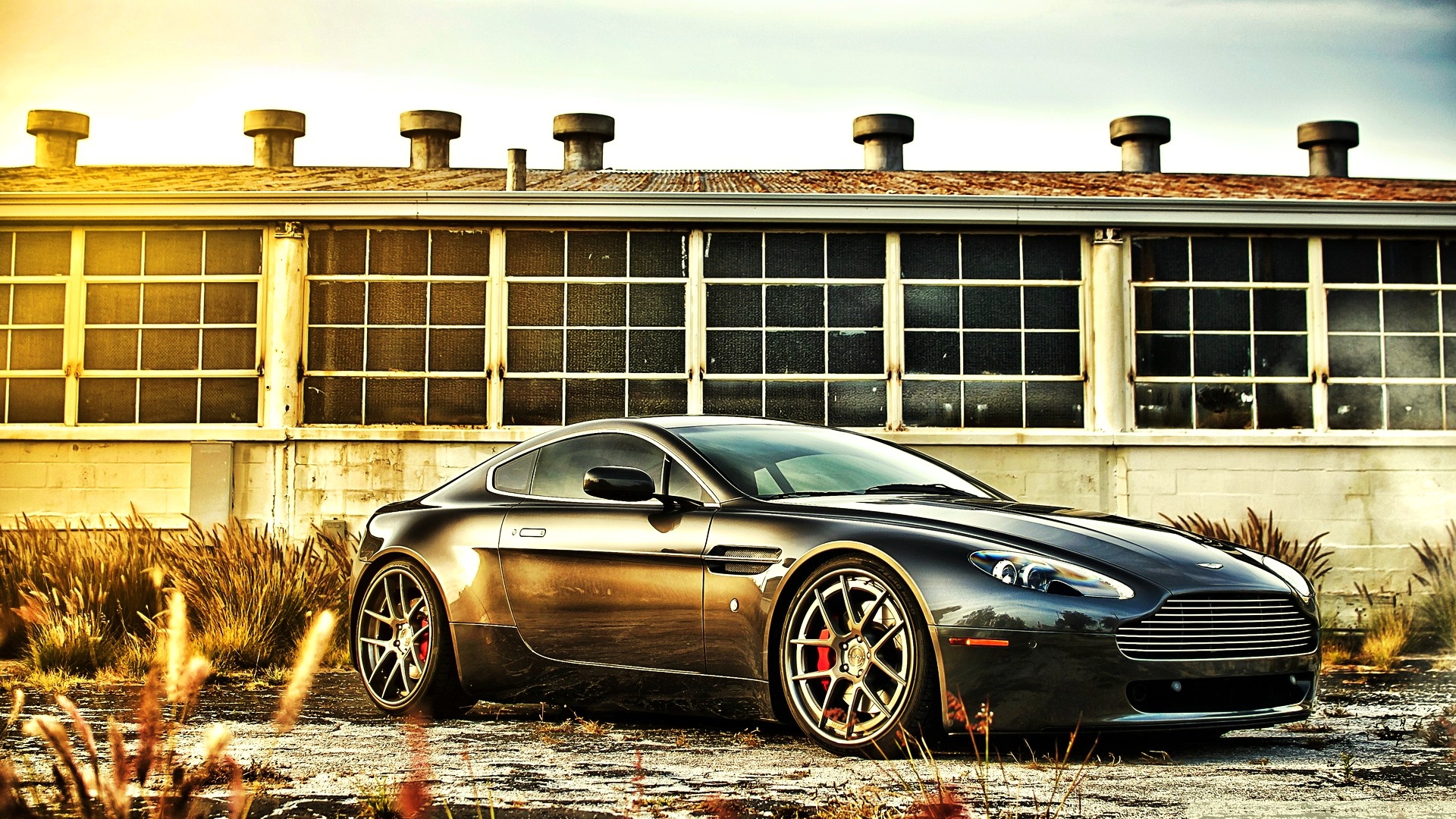 Aston Martin db9 красный