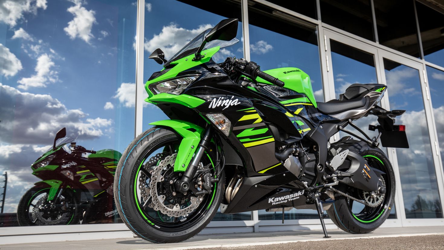 Кавасаки обои на пк. Kawasaki Ninja zx6r 2020. Кавасаки zx6r 2020. Мотоциклы Kawasaki Ninja zx6r. Kawasaki Ninja zx6r 2019.