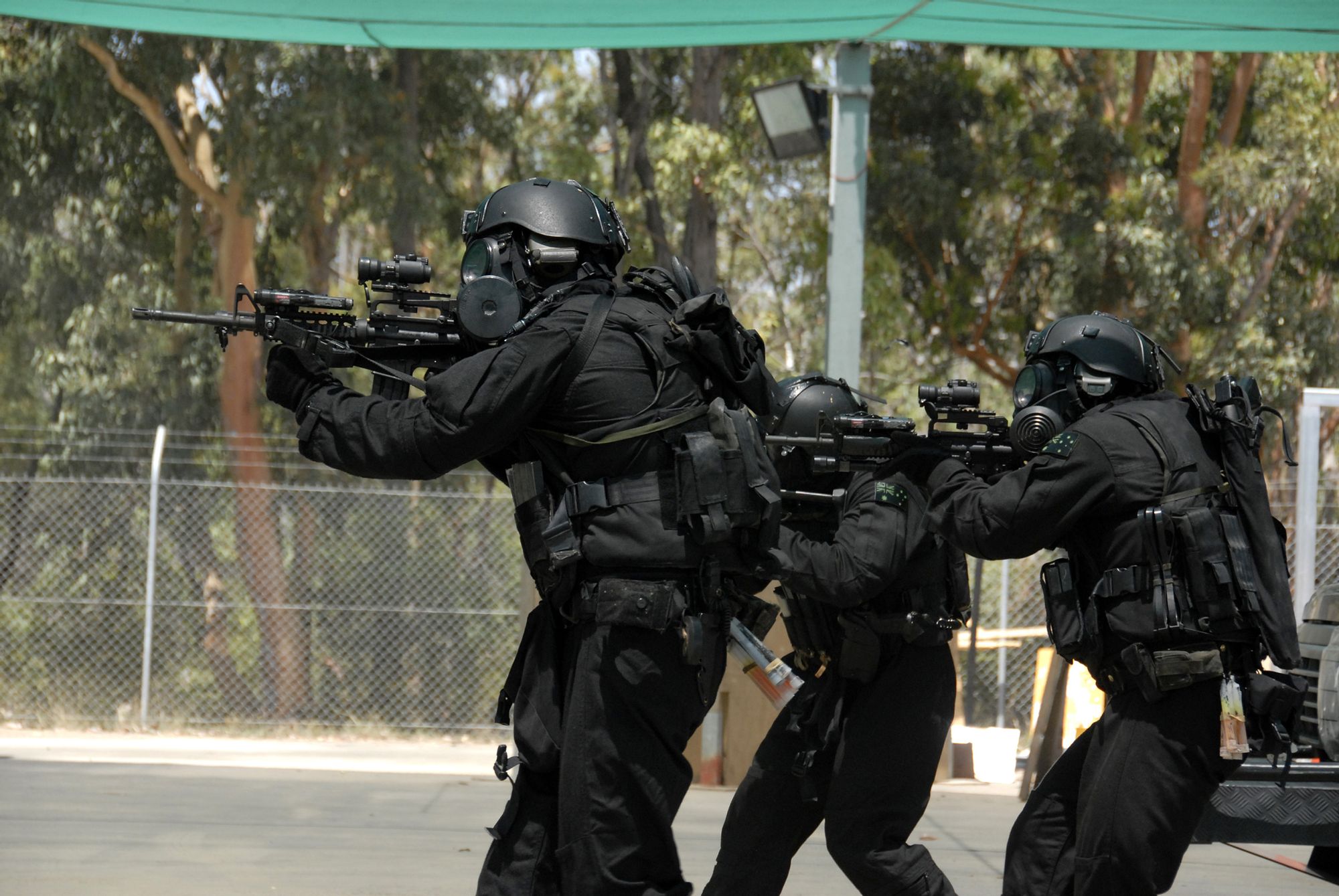 Swat team. Спецназ ФБР В маске. SWAT 5. SWAT SAS. SAS спецназ Великобритании.