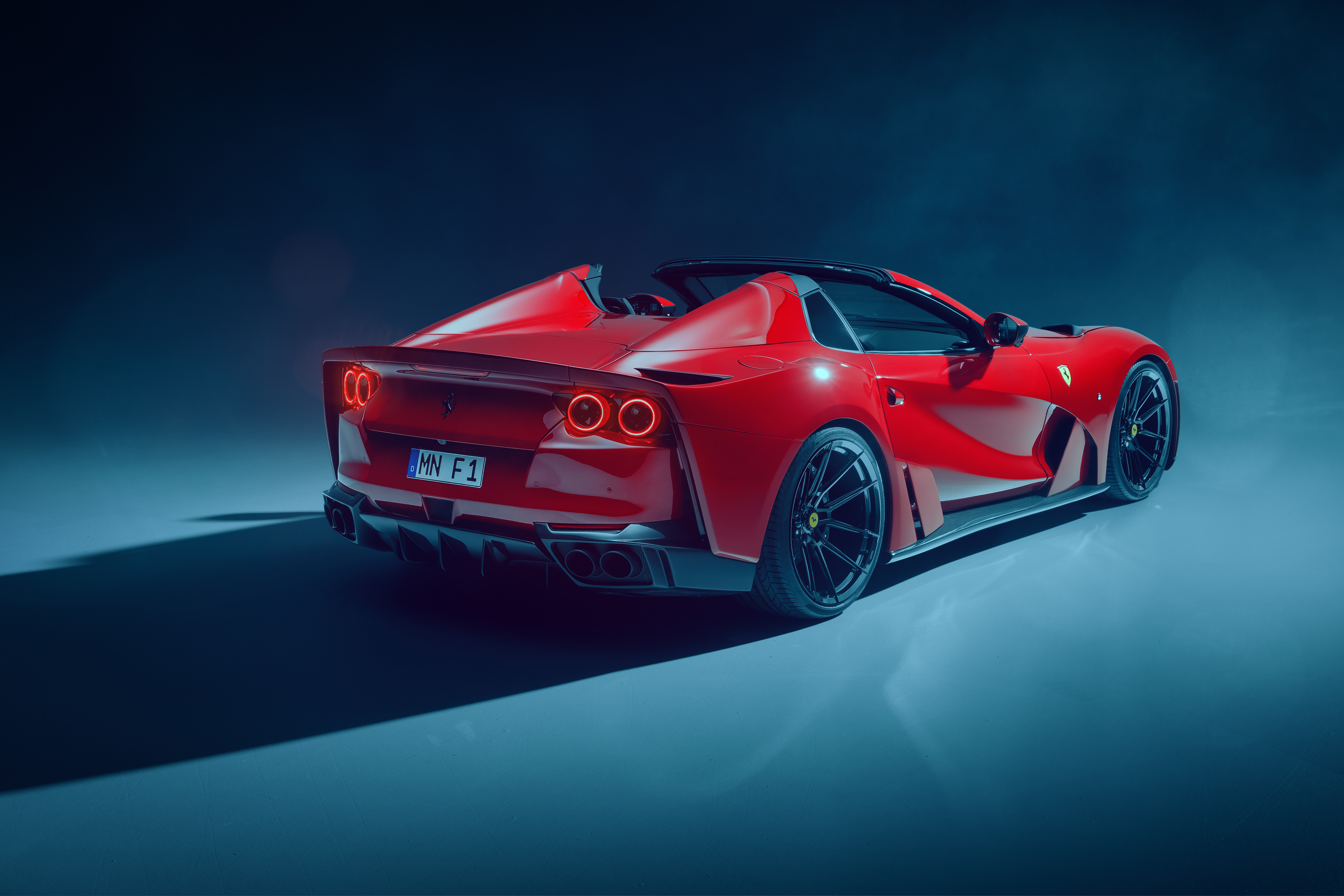 Ferrari 812 зелёная