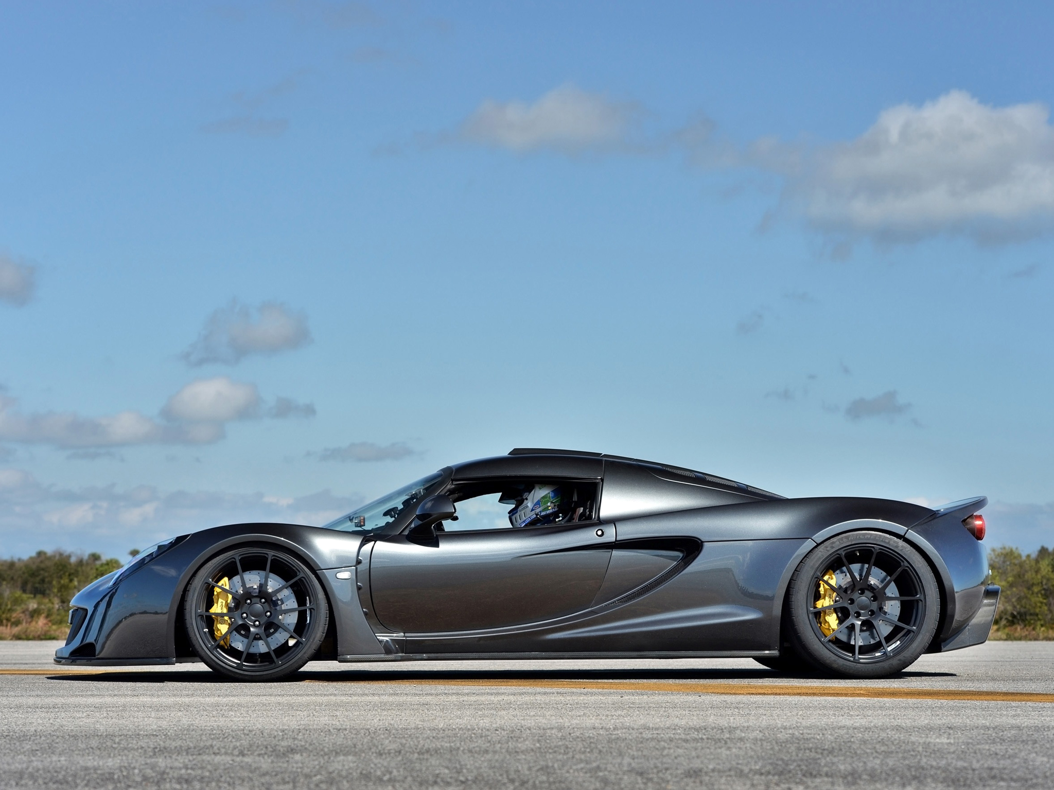 Gt x. Hennessey Venom gt 2014. Hennessey Venom gt 2. Бугатти Веном. Бугатти Хеннесси.