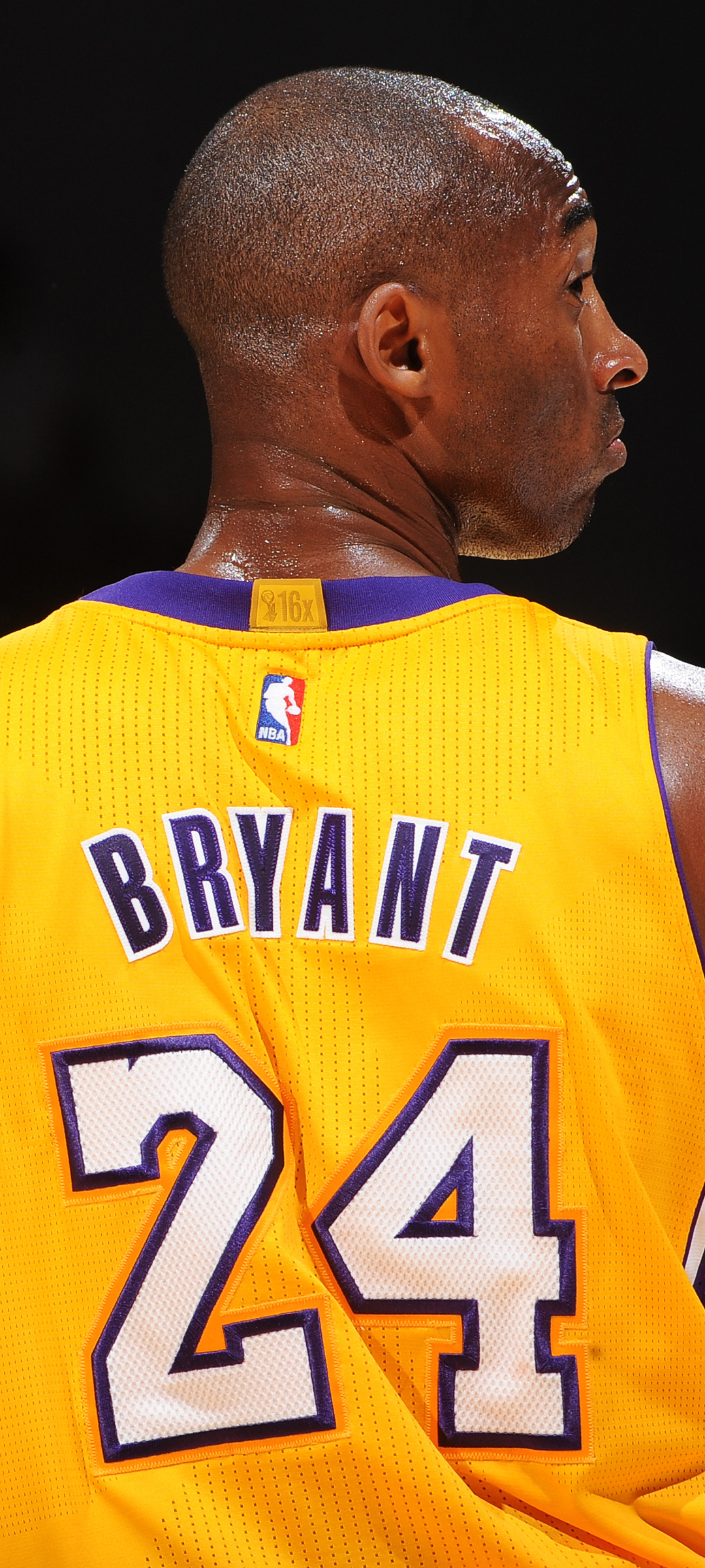 Download Kobe Bryant in his Lakers 24 jersey Wallpaper