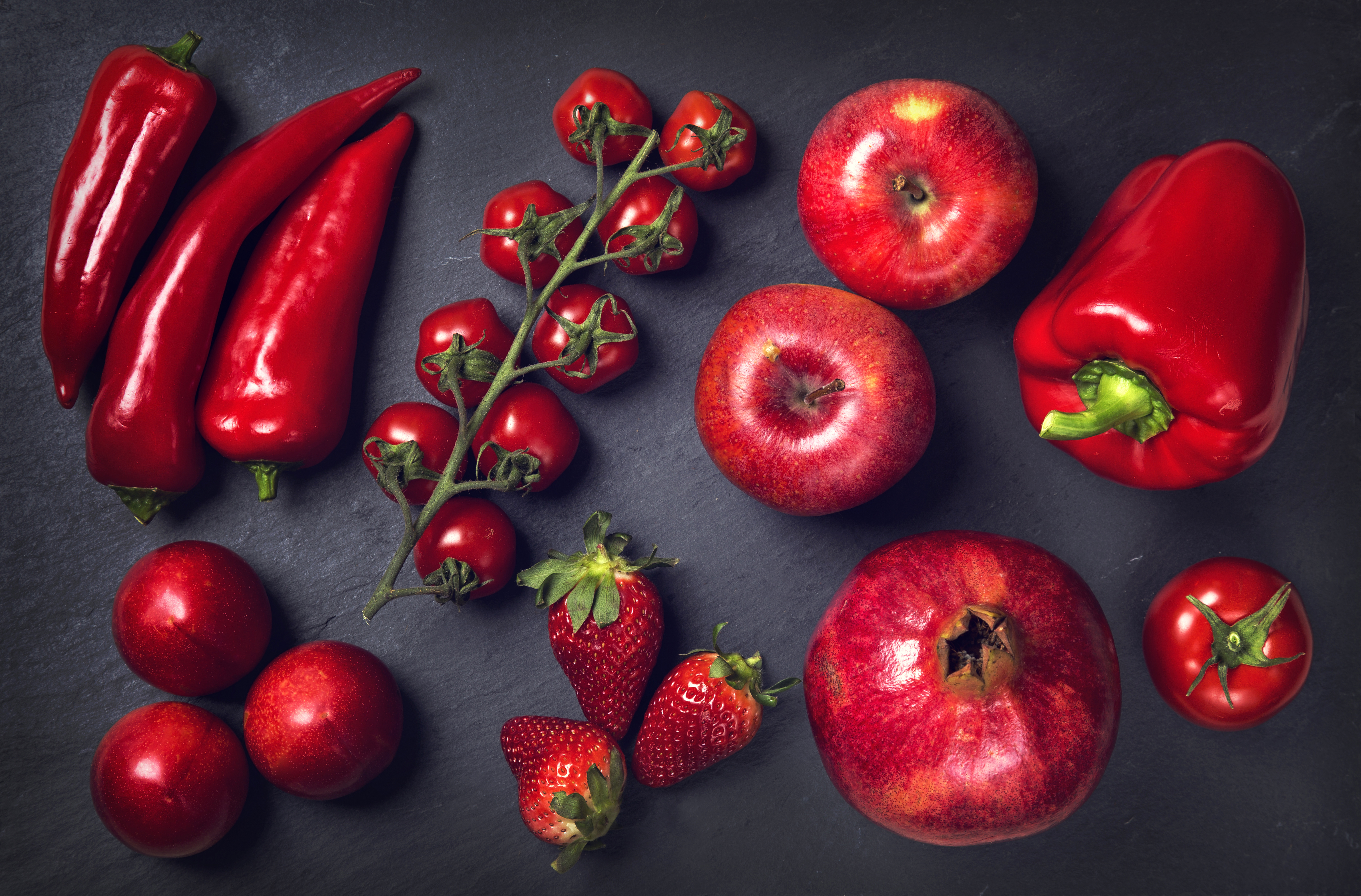 Red vegetable. Красные овощи и фрукты. Овощи и фрукты красного цвета. Фрукты красного цвета. Красивые овощи.