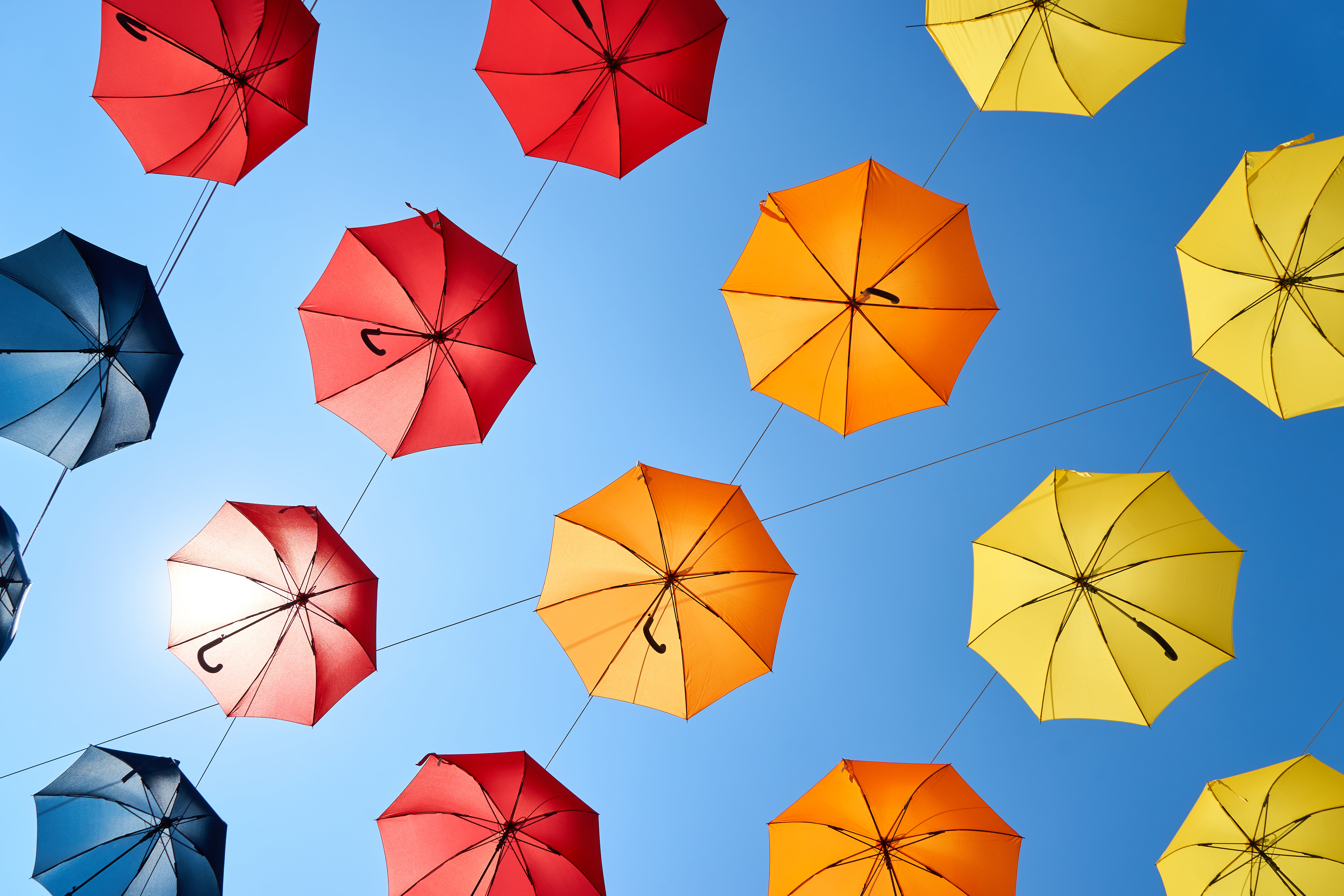 Laden Sie das Sonnenschirme, Sky, Verschiedenes, Sonstige, Motley, Regenschirm, Regenschirme, Mehrfarbig-Bild kostenlos auf Ihren PC-Desktop herunter