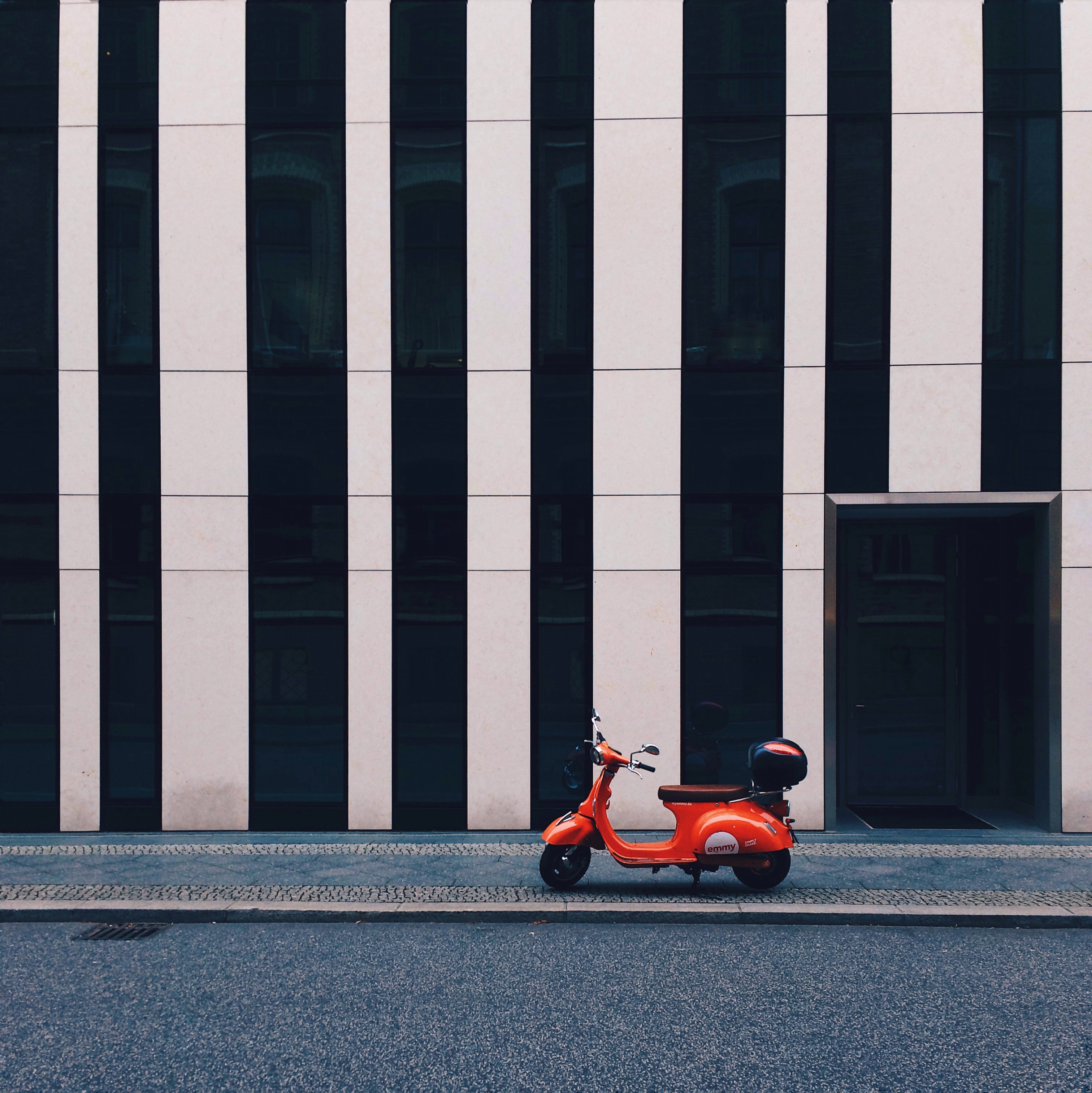 stripes, scooter, streaks, motorcycles, building, motorcycle, facade UHD