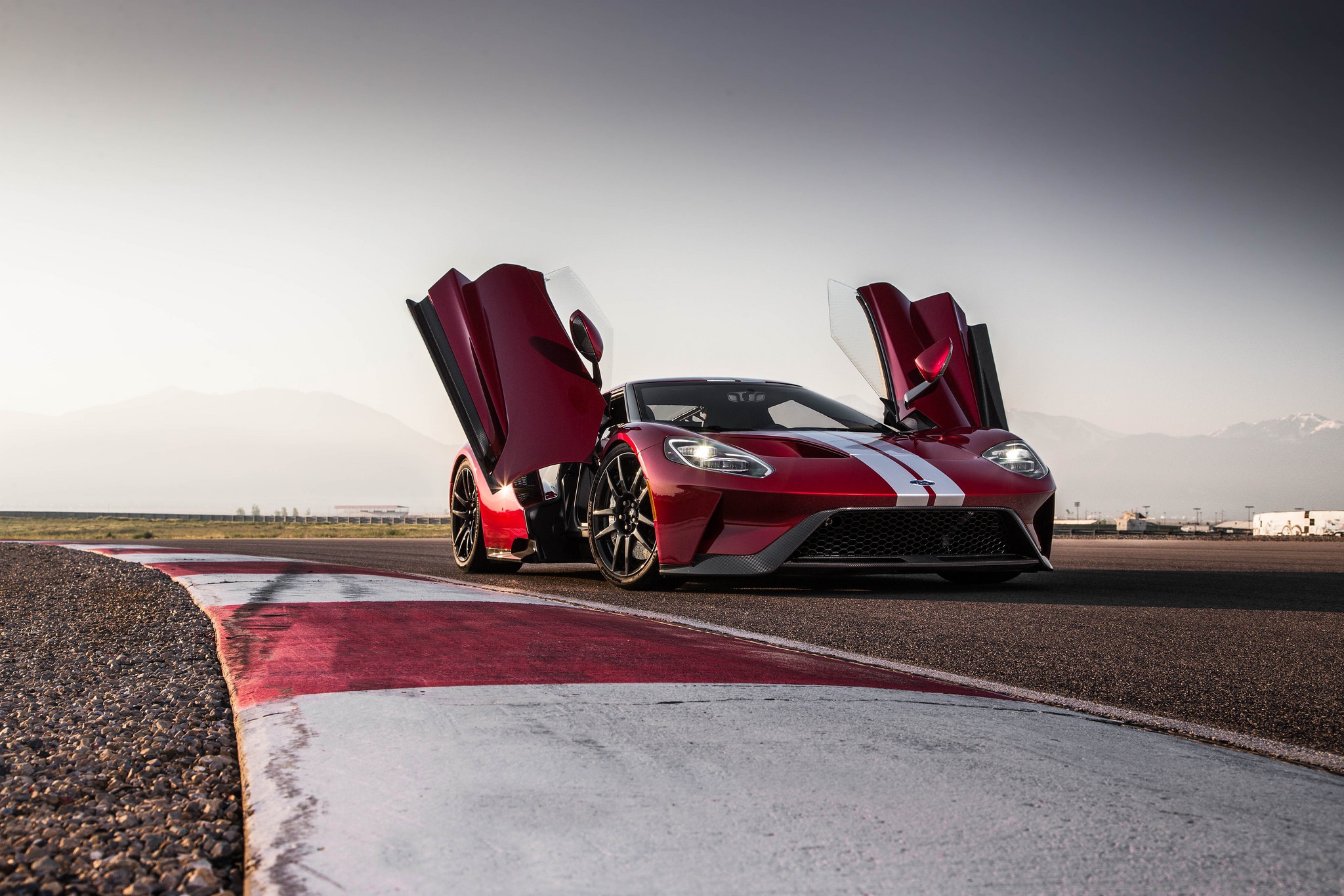 Red track. Ford gt 2018. Американские суперкары.