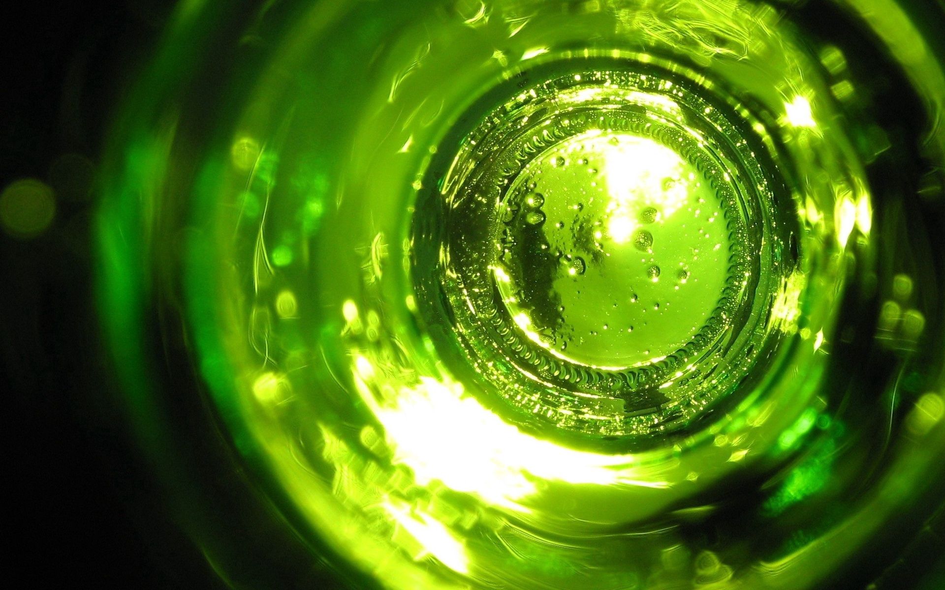 在您的 PC 桌面上免費下載 宏, 玻璃, 绿色的, 瓶子, 瓶装 圖片