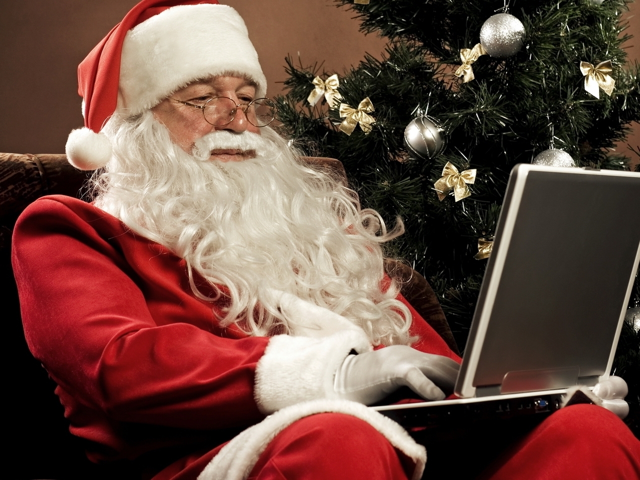 Téléchargez des papiers peints mobile Fêtes, Père Noël, Personnes, Hommes gratuitement.