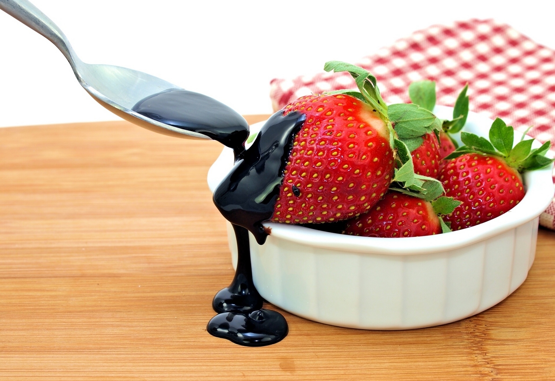 在您的 PC 桌面上免費下載 食物, 草莓, 巧克力, 浆果, 汤匙, 勺子 圖片