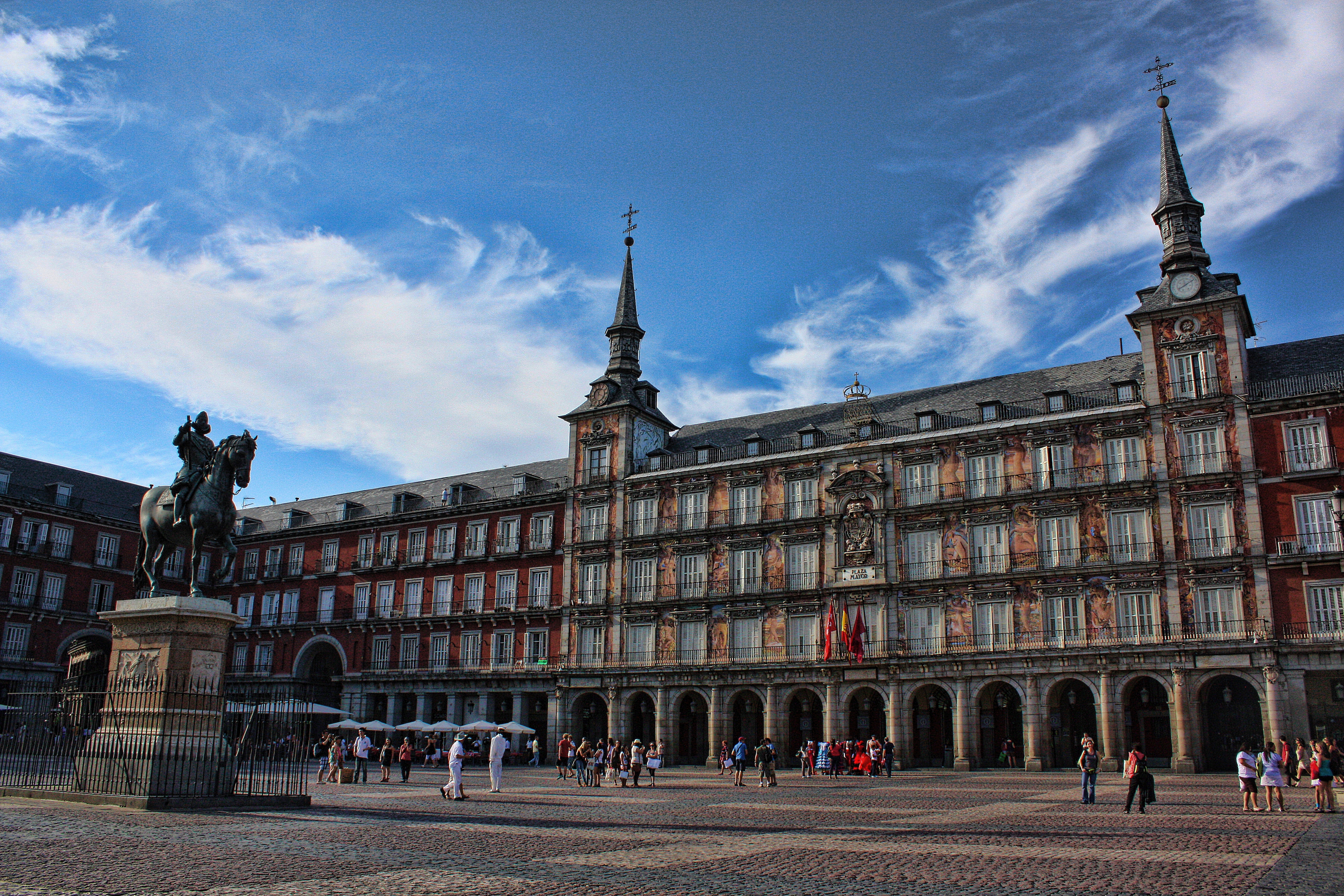 Download mobile wallpaper Building, Statue, Square, Spain, Madrid, Man Made for free.