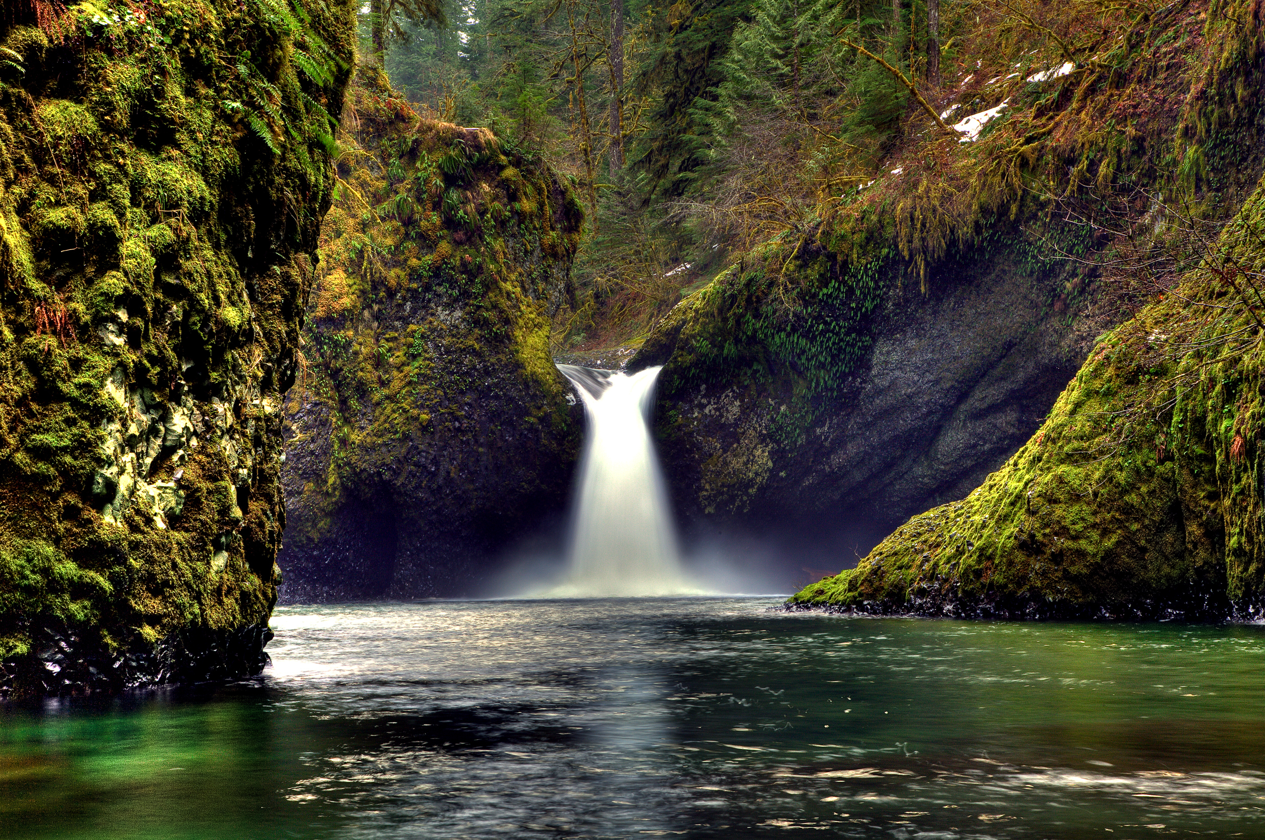 Установить на экране природу. Природа водопад. Красивые водопады. Водопад в горах. Водопад у озера.