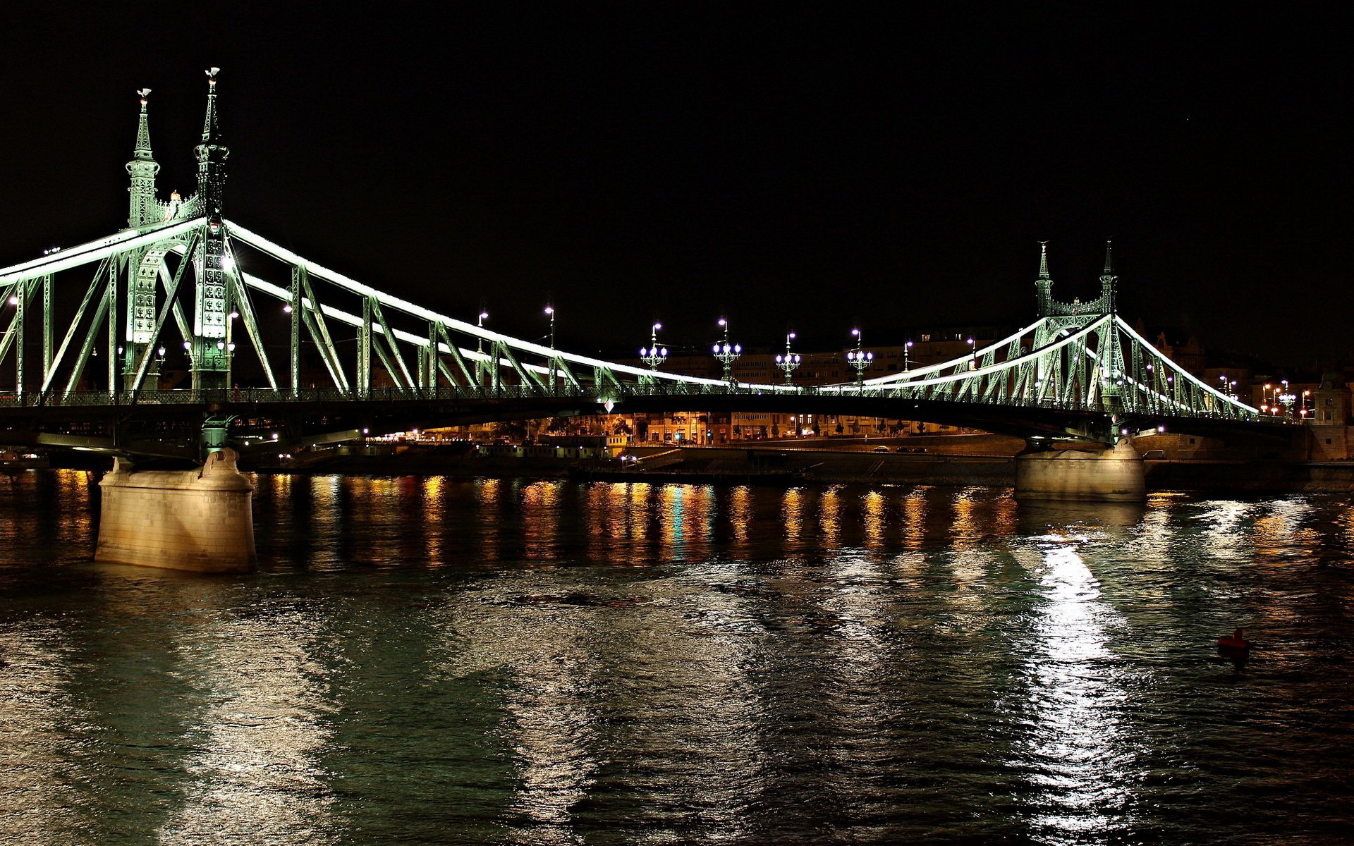 Tagged bridge. Мост в городе. Подсветка моста. Мост в Париже. Обои мосты город.