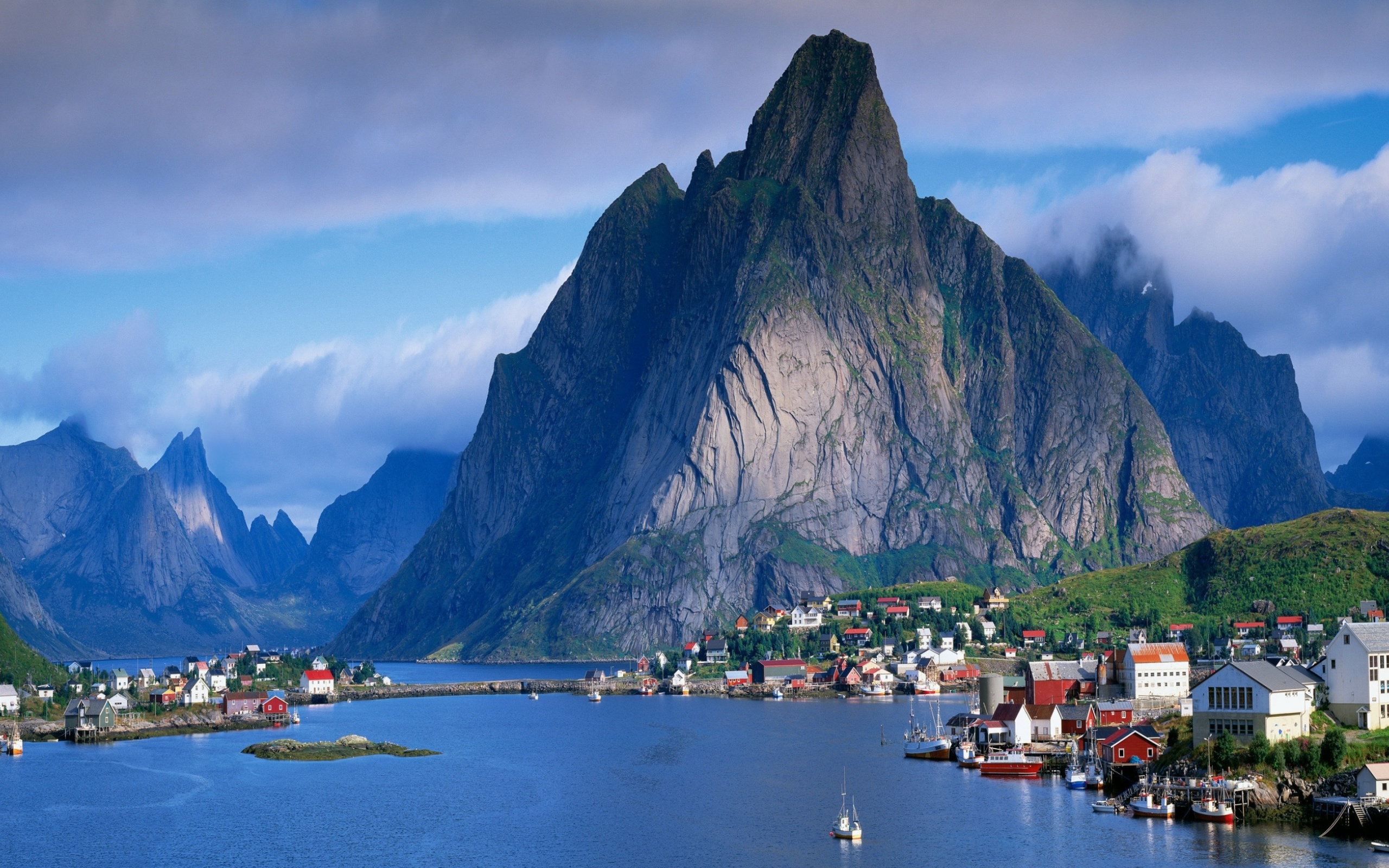 348792 скачать обои рейне, лофотенские острова, фотографии, гора, норвегия, горы - заставки и картинки бесплатно