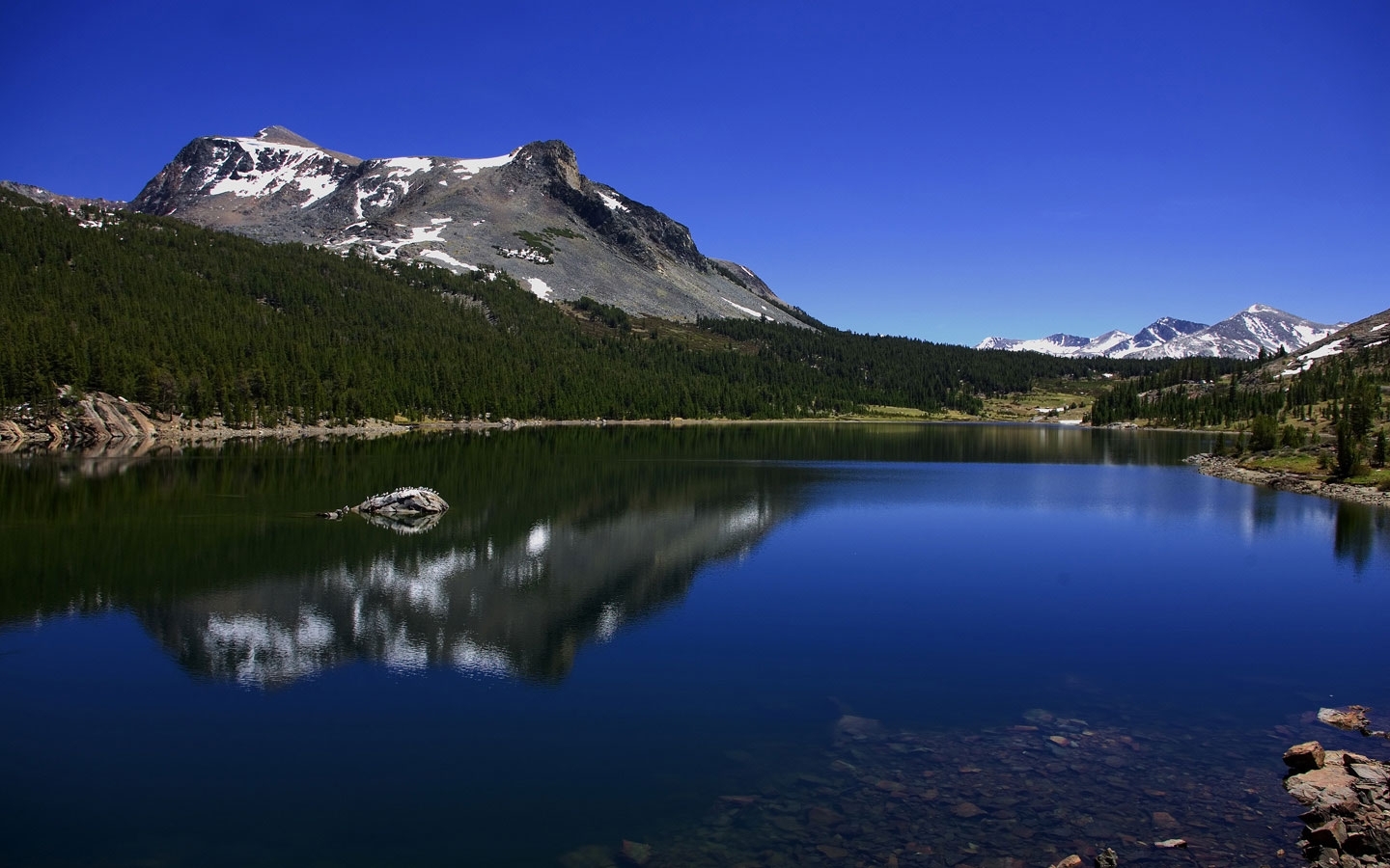 Скачать картинку Озера, Природа, Горы, Пейзаж в телефон бесплатно.
