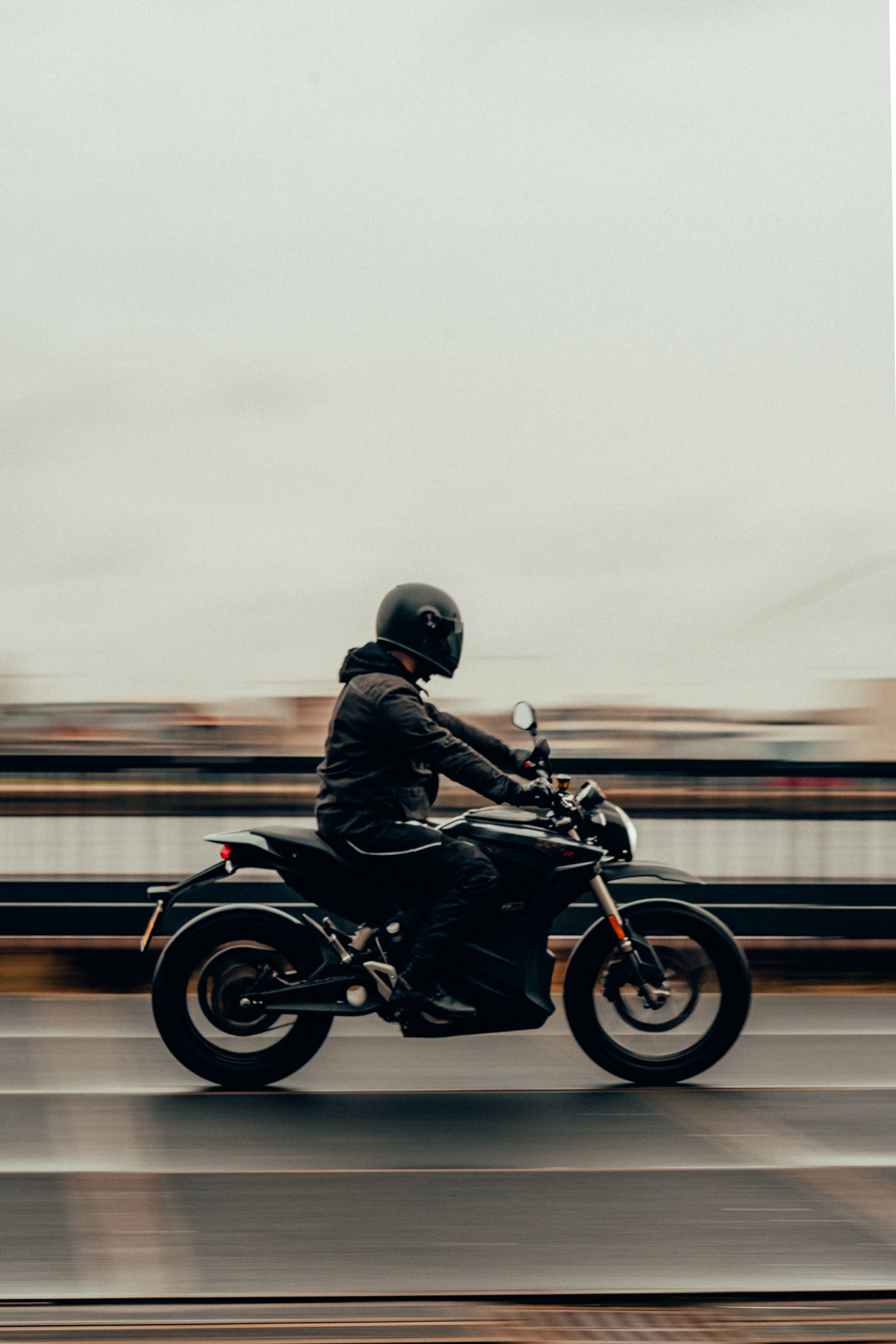 Mobile wallpaper speed, motorcycles, traffic, movement, motorcyclist, motorcycle, race