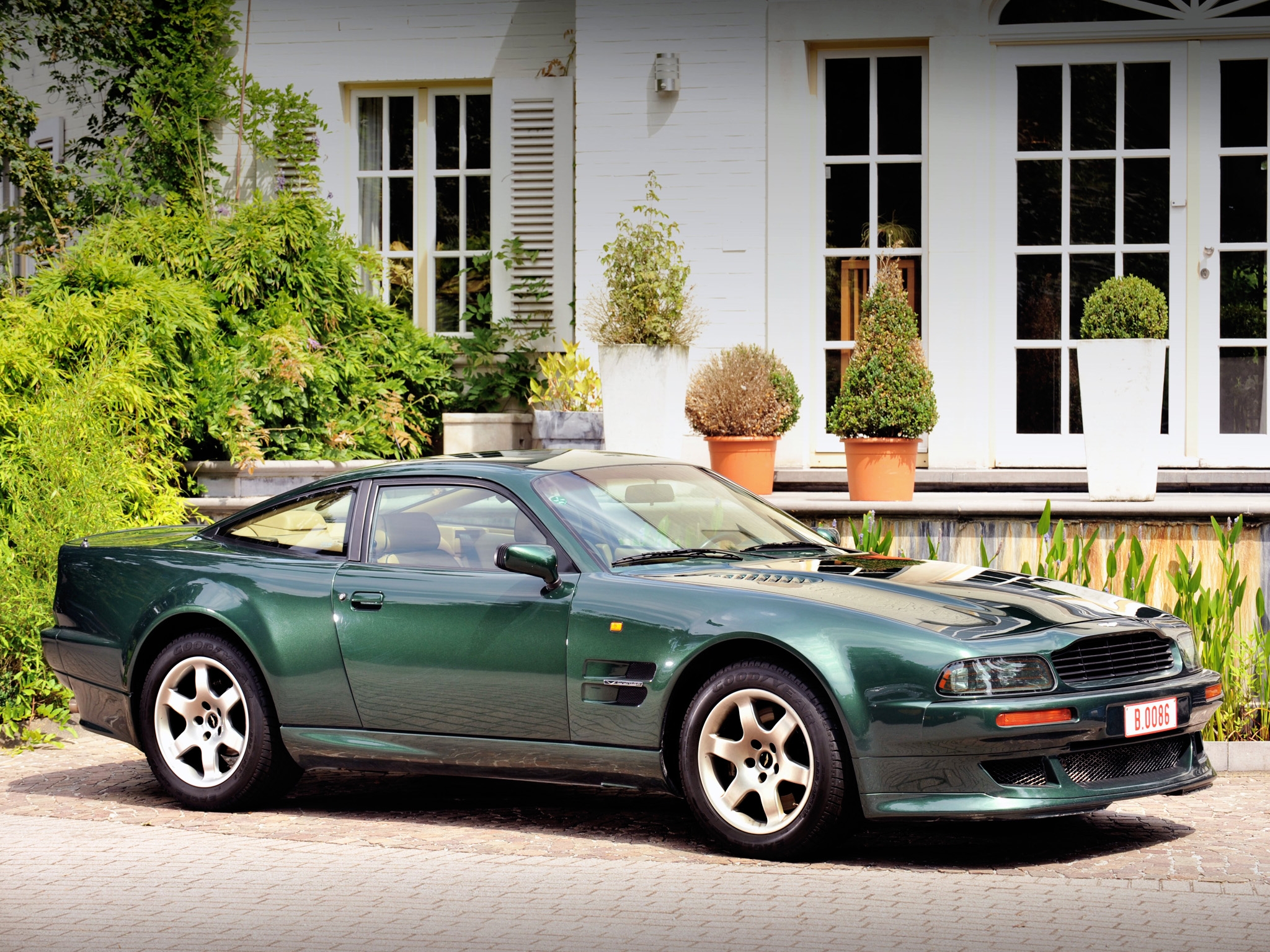 aston martin, cars, green, house, side view, style, v8, vantage, 1993