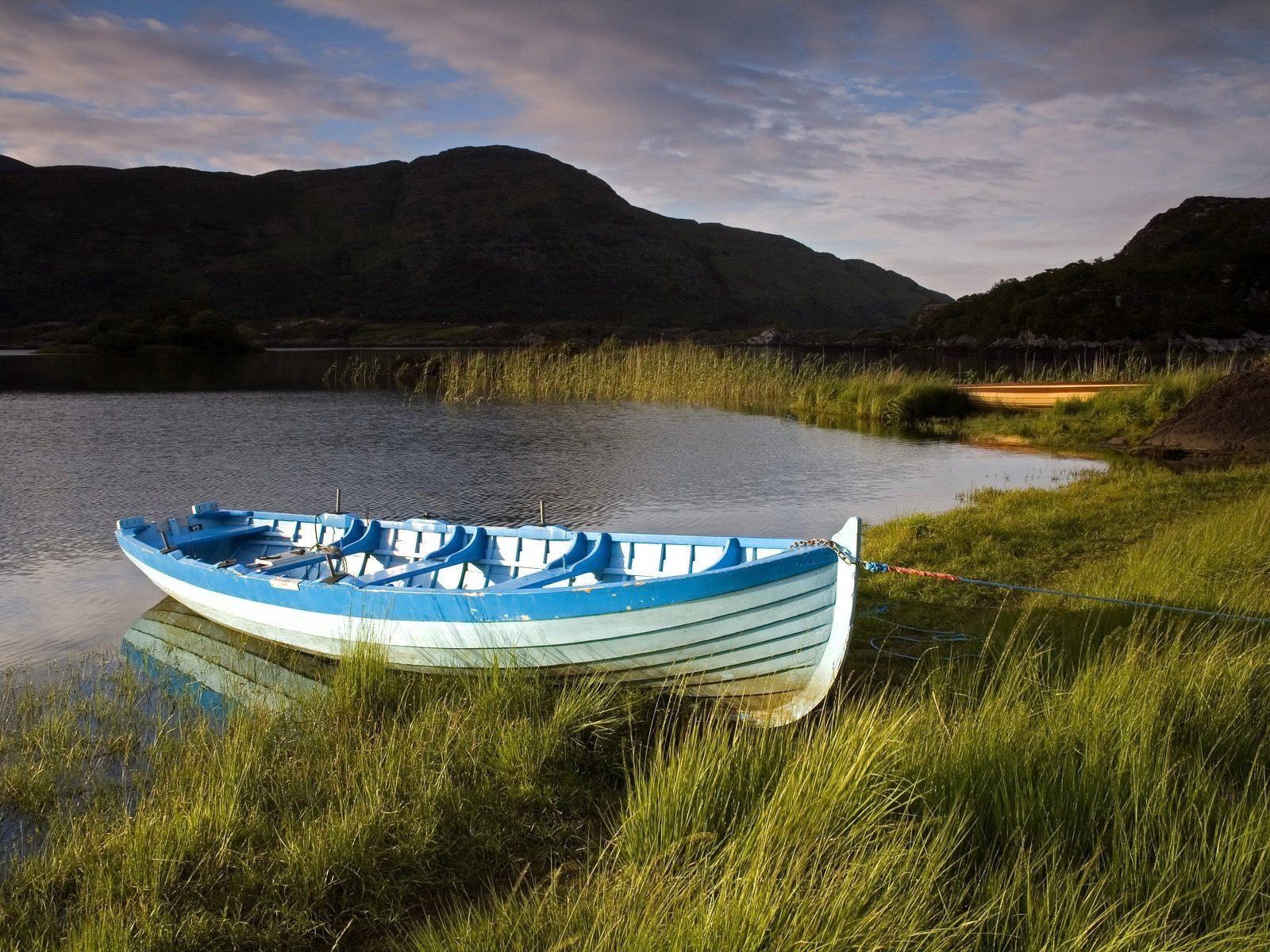 Handy-Wallpaper Natur, Flüsse, Ein Boot, Boot, Grass kostenlos herunterladen.