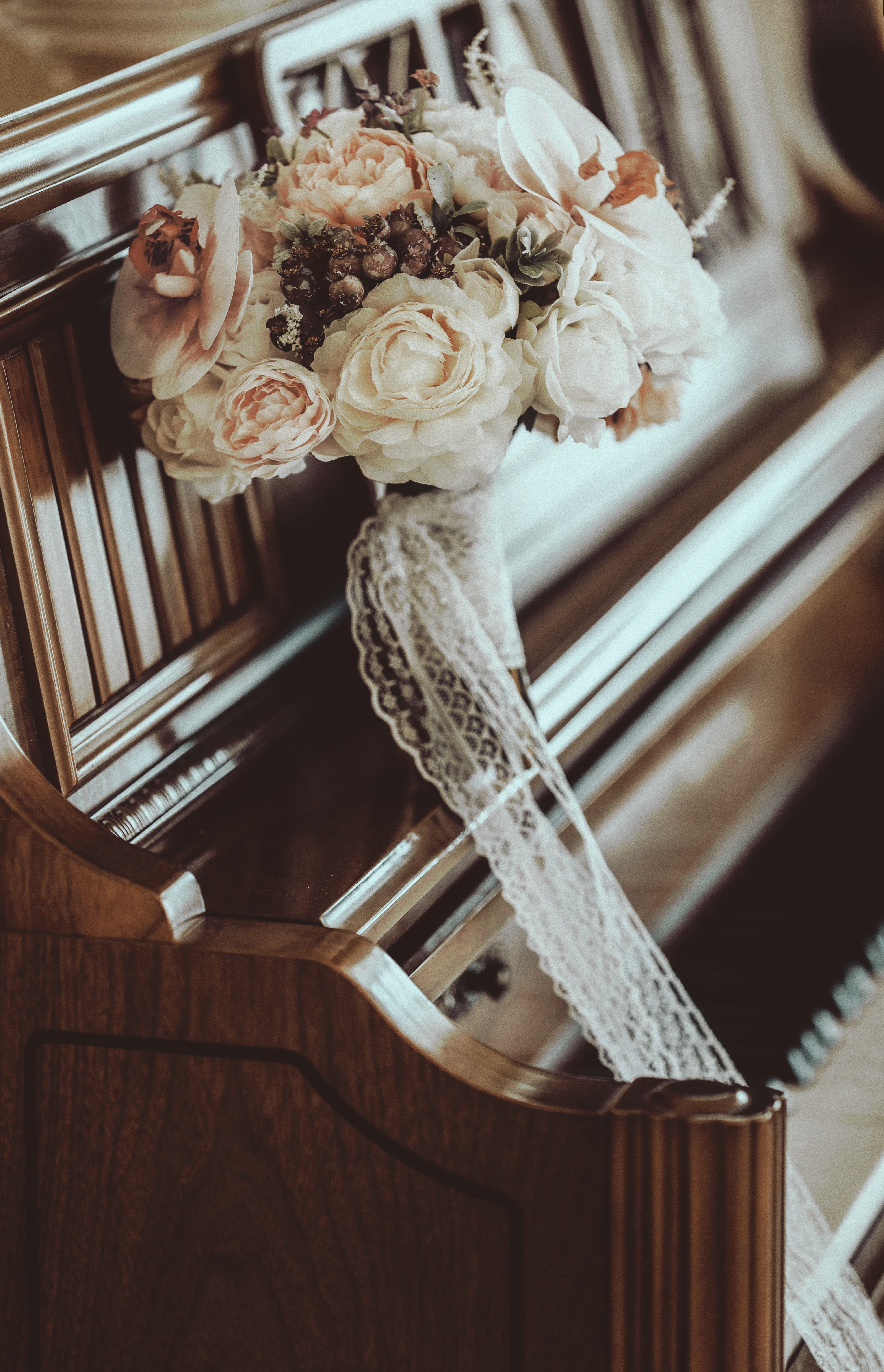 Download mobile wallpaper Composition, Bouquet, Flowers, Piano for free.
