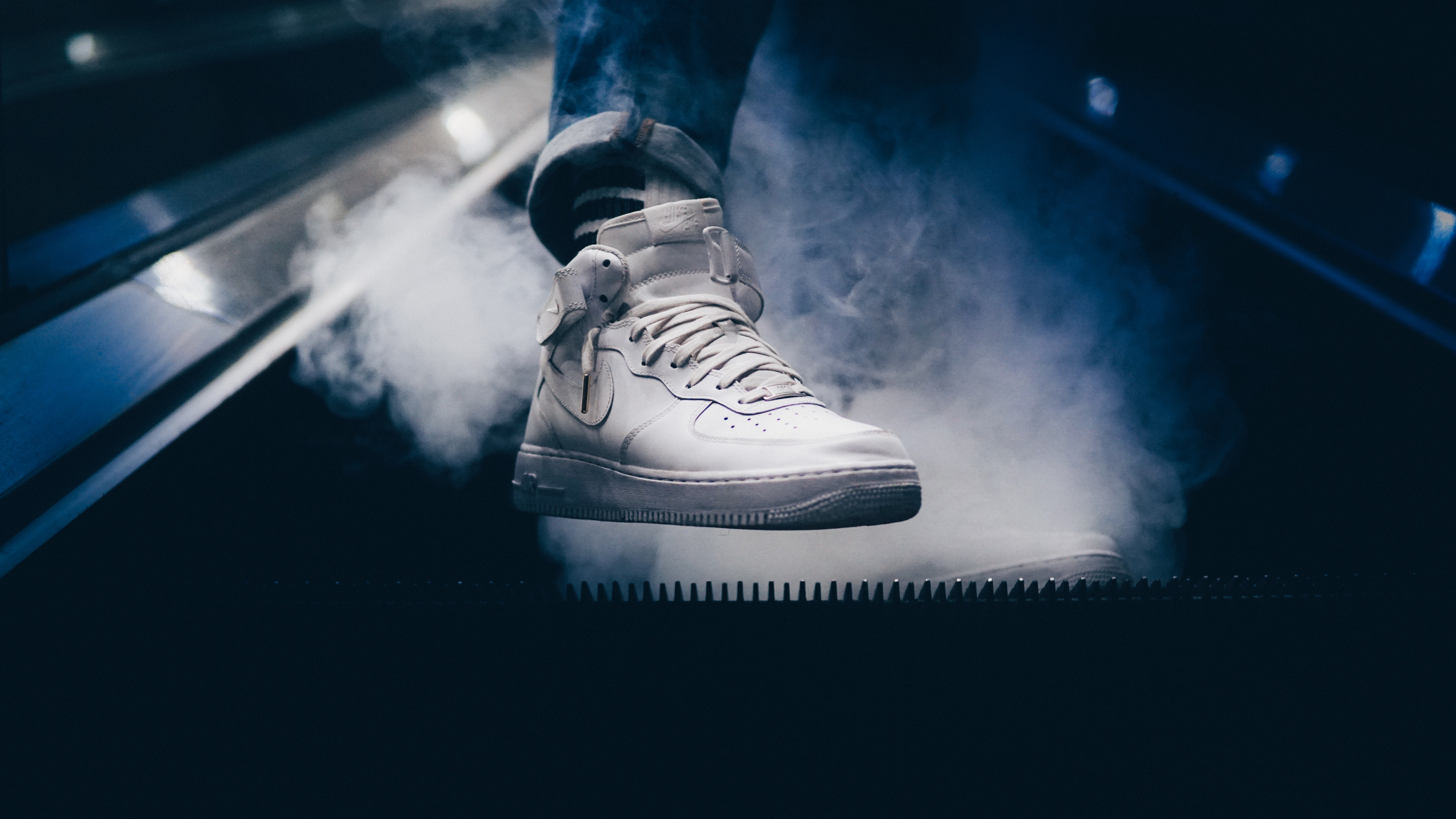 smoke, miscellanea, miscellaneous, sneakers, leg, sneaker HD wallpaper