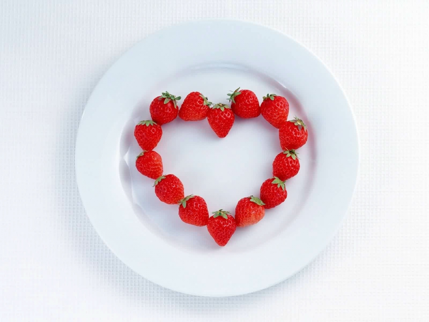 Download mobile wallpaper Holidays, Food, Berries, Strawberry, Hearts, Love, Valentine's Day for free.
