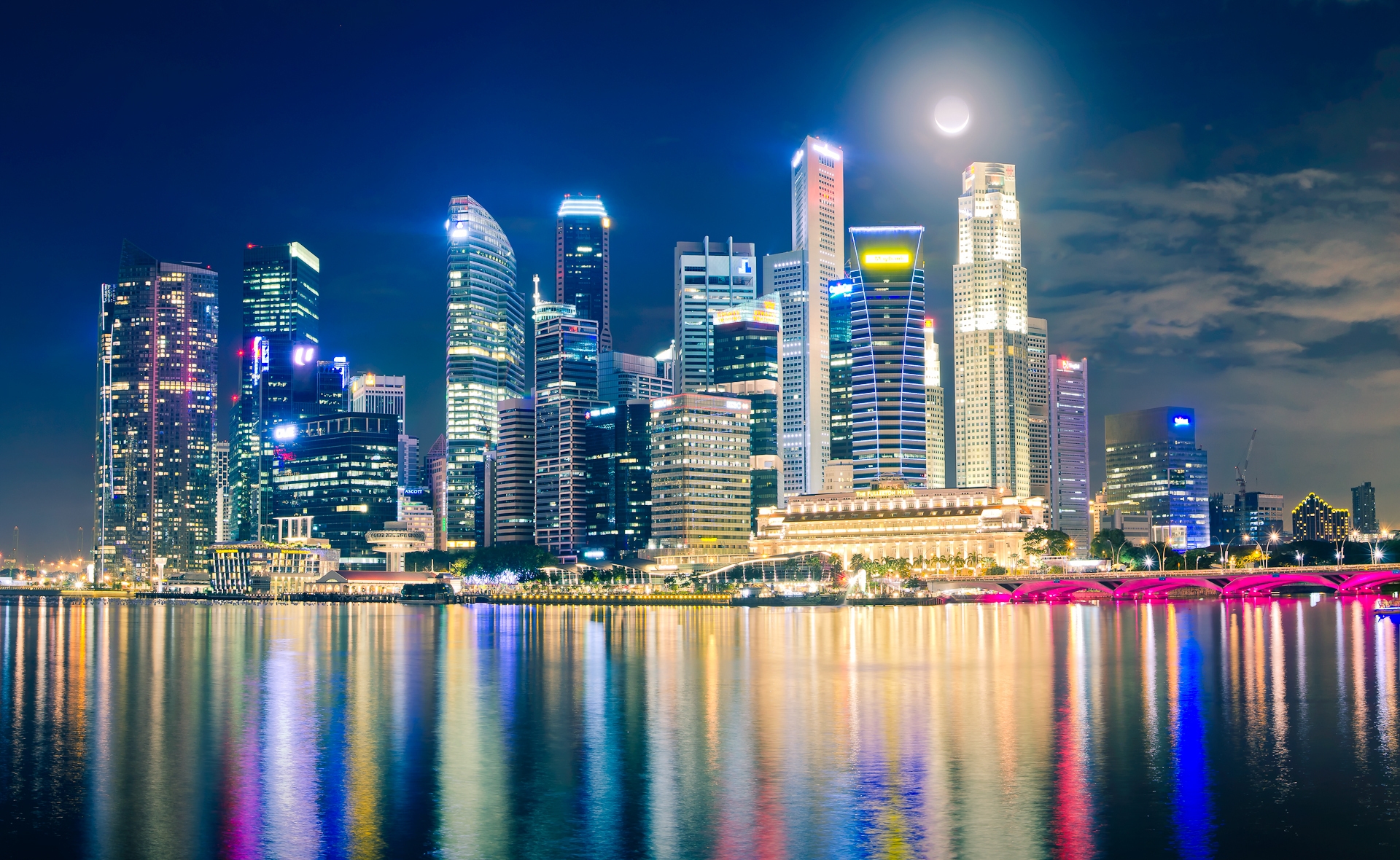 Скачать картинку Ночь, Отражение, Огни, Города, Сингапур в телефон бесплатно.