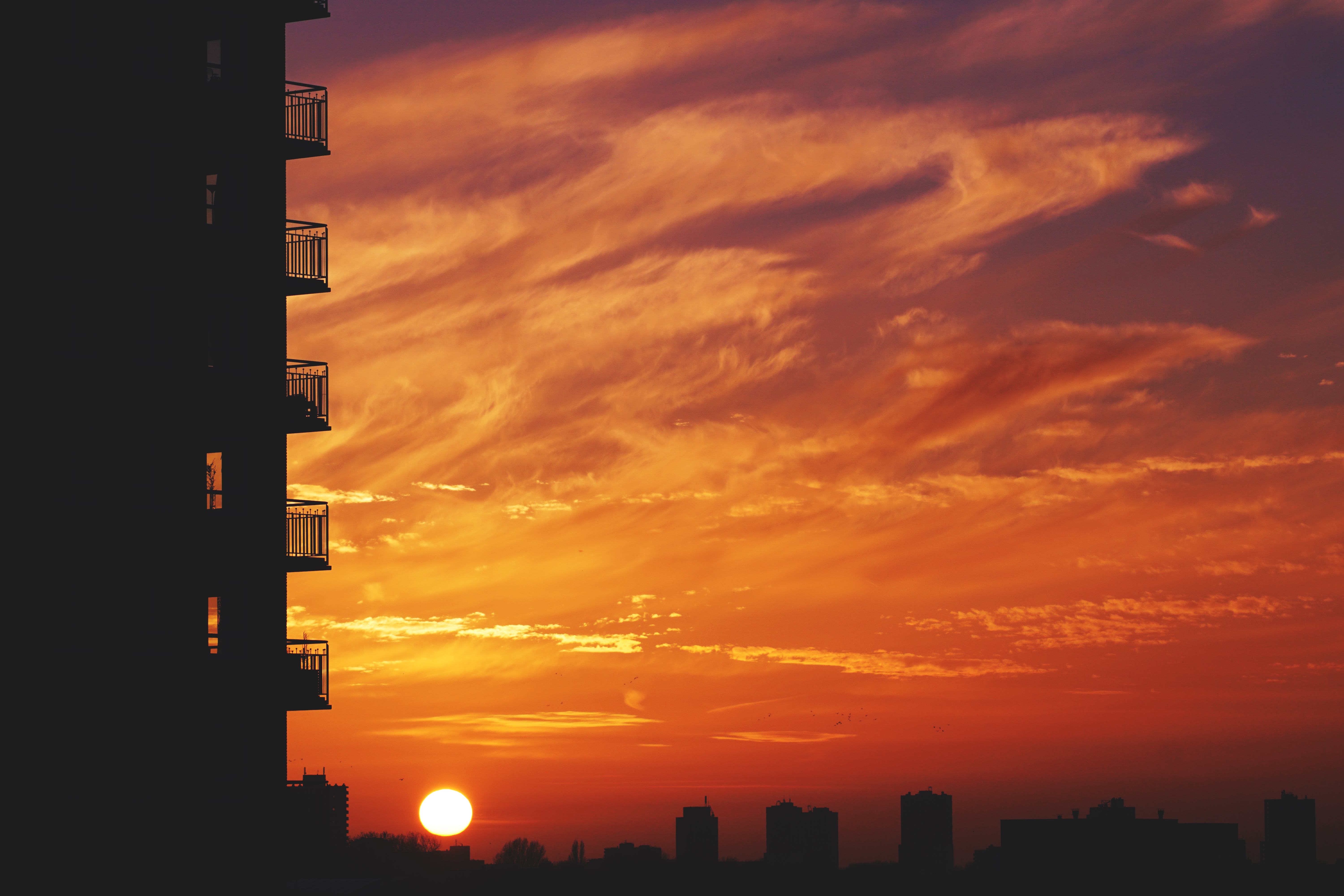 Laden Sie das Sunset, Stadt, Horizont, Balkon, Städte, Sky-Bild kostenlos auf Ihren PC-Desktop herunter