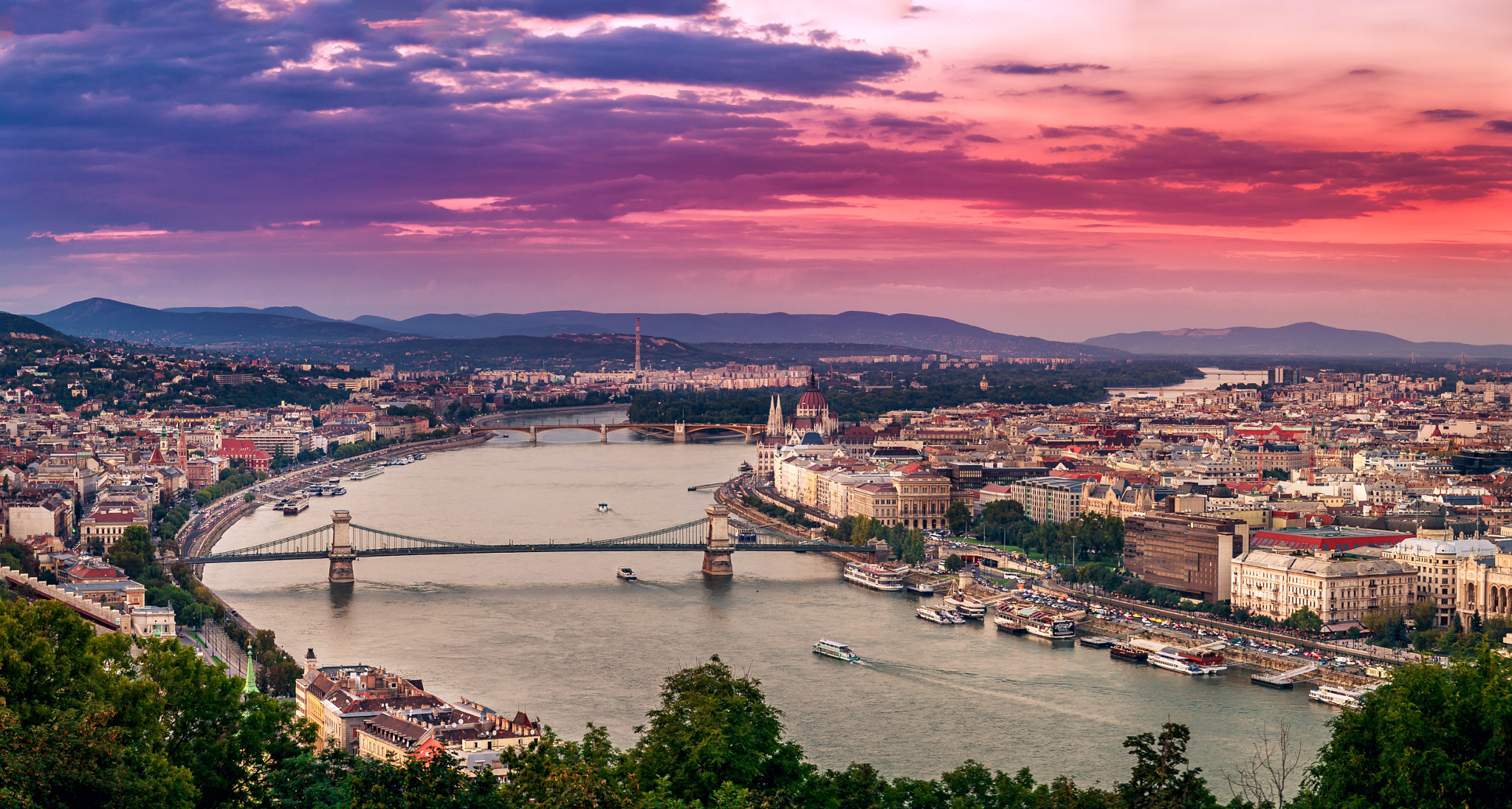 376534 скачать обои будапешт, венгрия, сделано человеком, мост, цепной мост, город, городской пейзаж, небо, города - заставки и картинки бесплатно