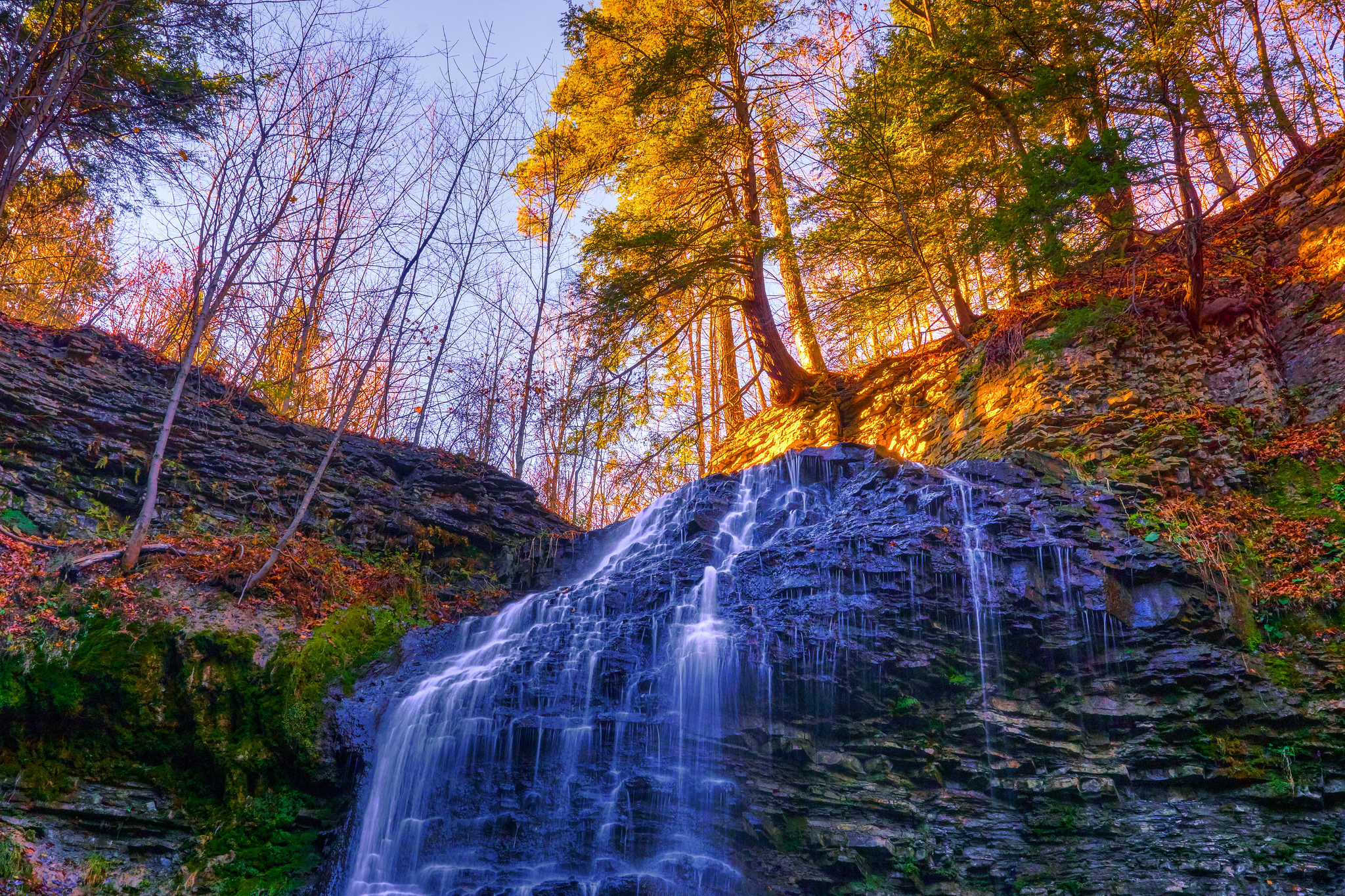 Горные водопады осенью