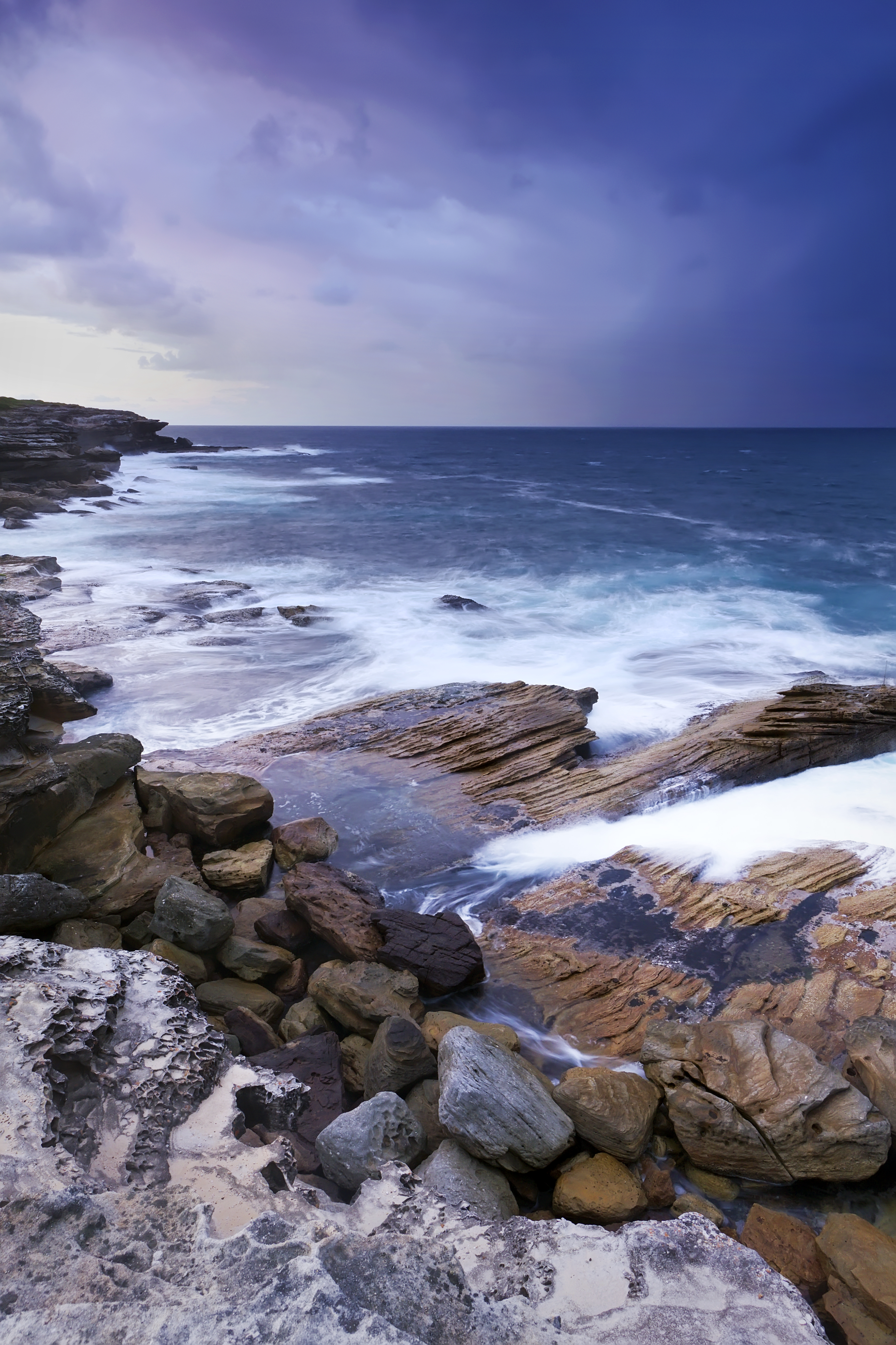 131682 descargar imagen naturaleza, stones, mar, las rocas, rocas, horizonte, navegar, surfear: fondos de pantalla y protectores de pantalla gratis